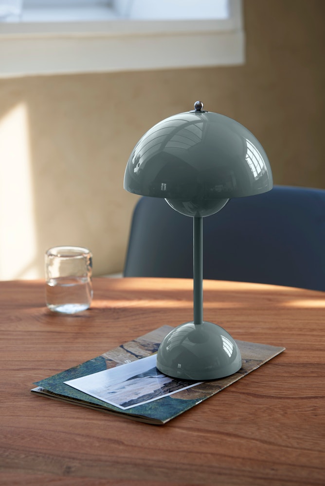 VP9 Flowerpot Portable Lamp