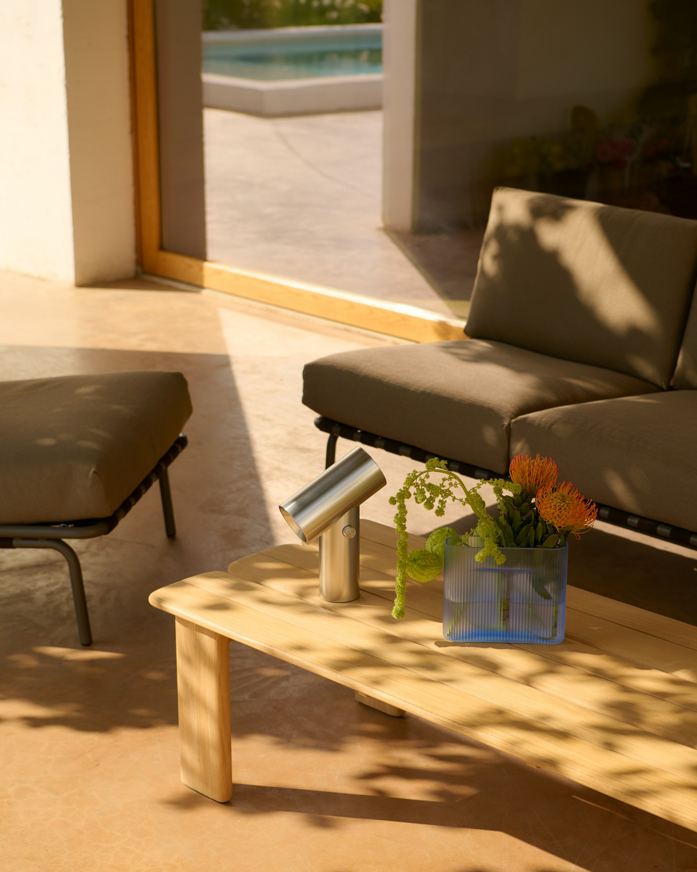 Assemble Outdoor Coffee Table