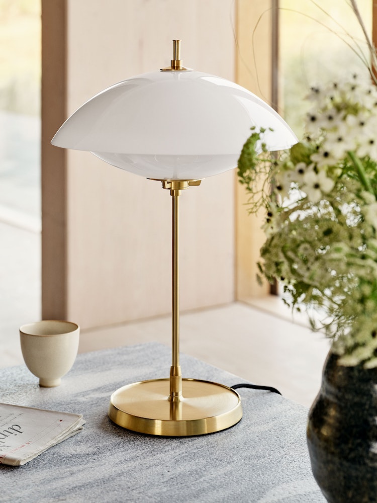 Clam Table Lamp
