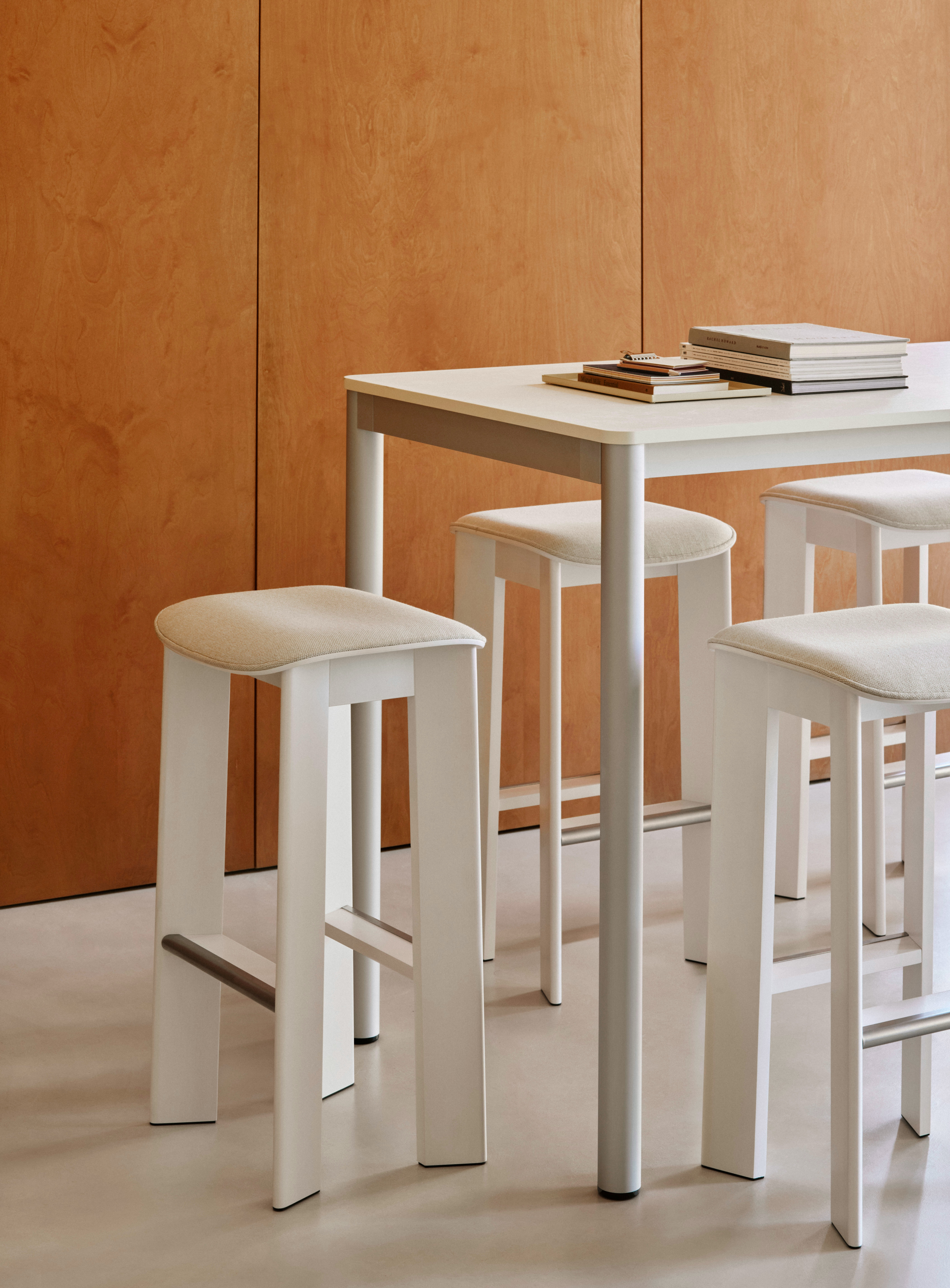 Chisel 30 High Stool with Annex Flush Table