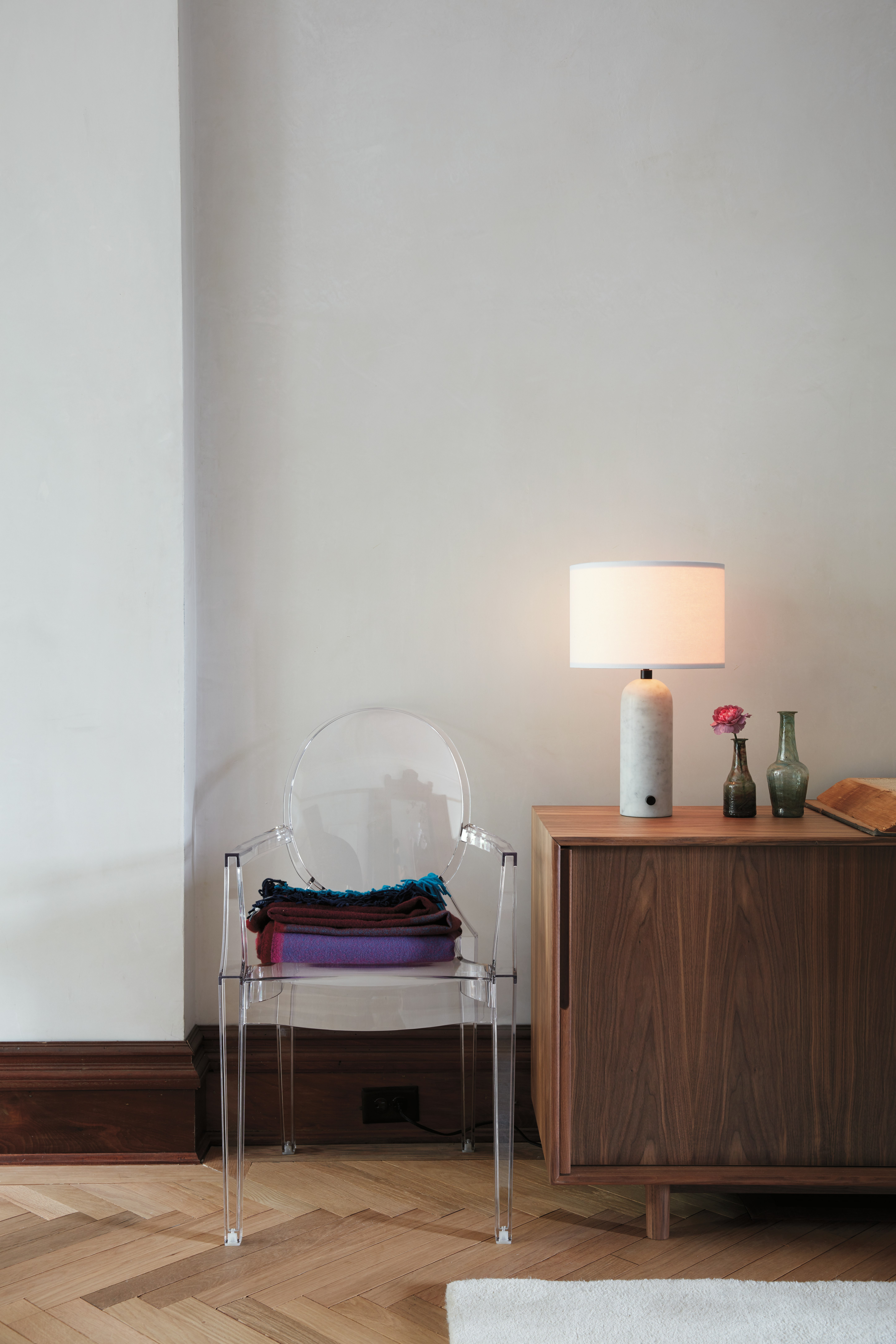 Gravity Table Lamp