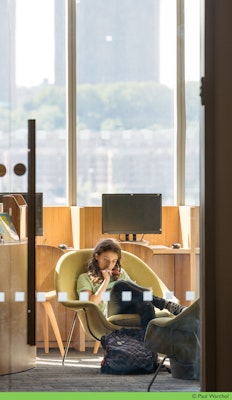 Medium Saarinen Womb Chair