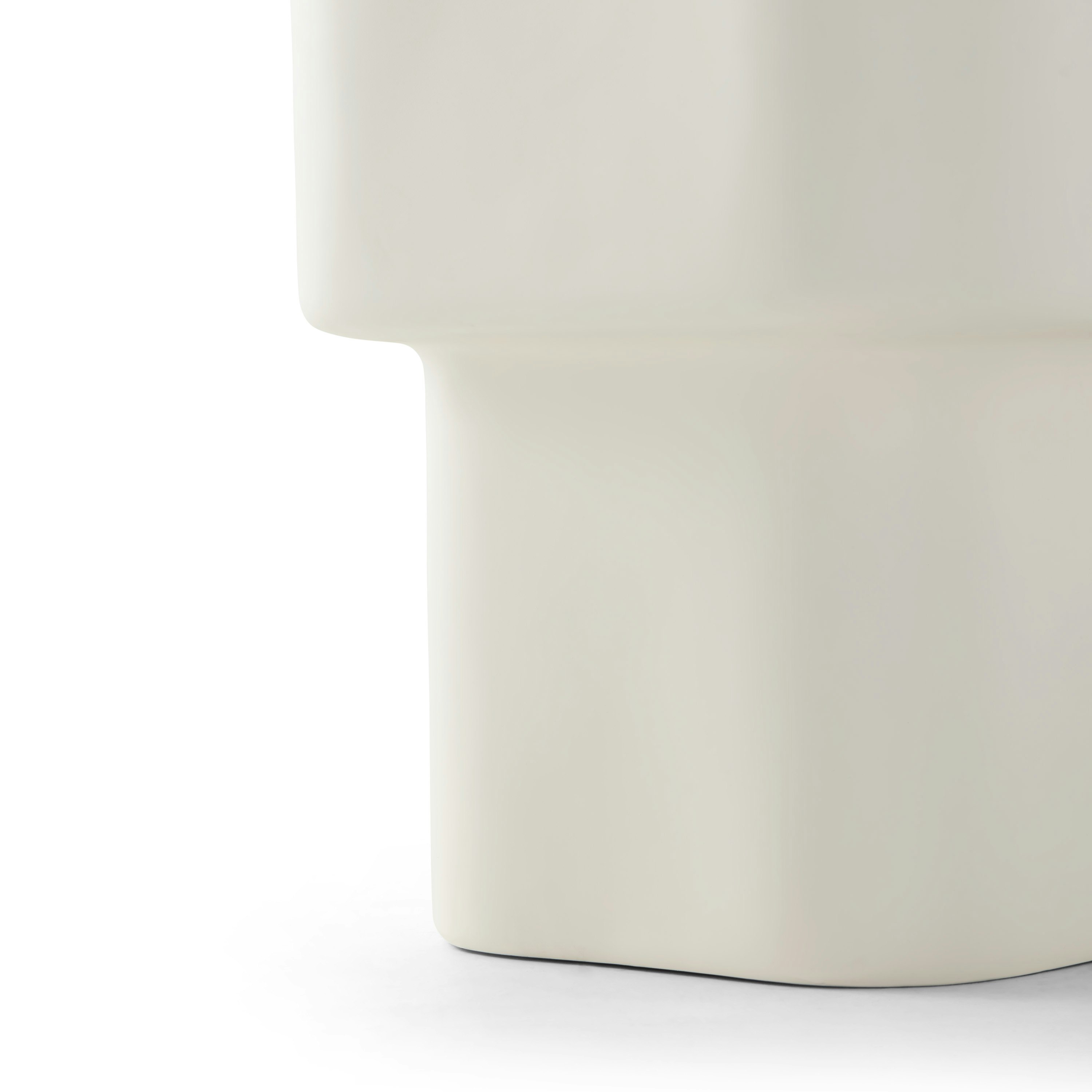 A detailed look at a Khouie Planter in white.