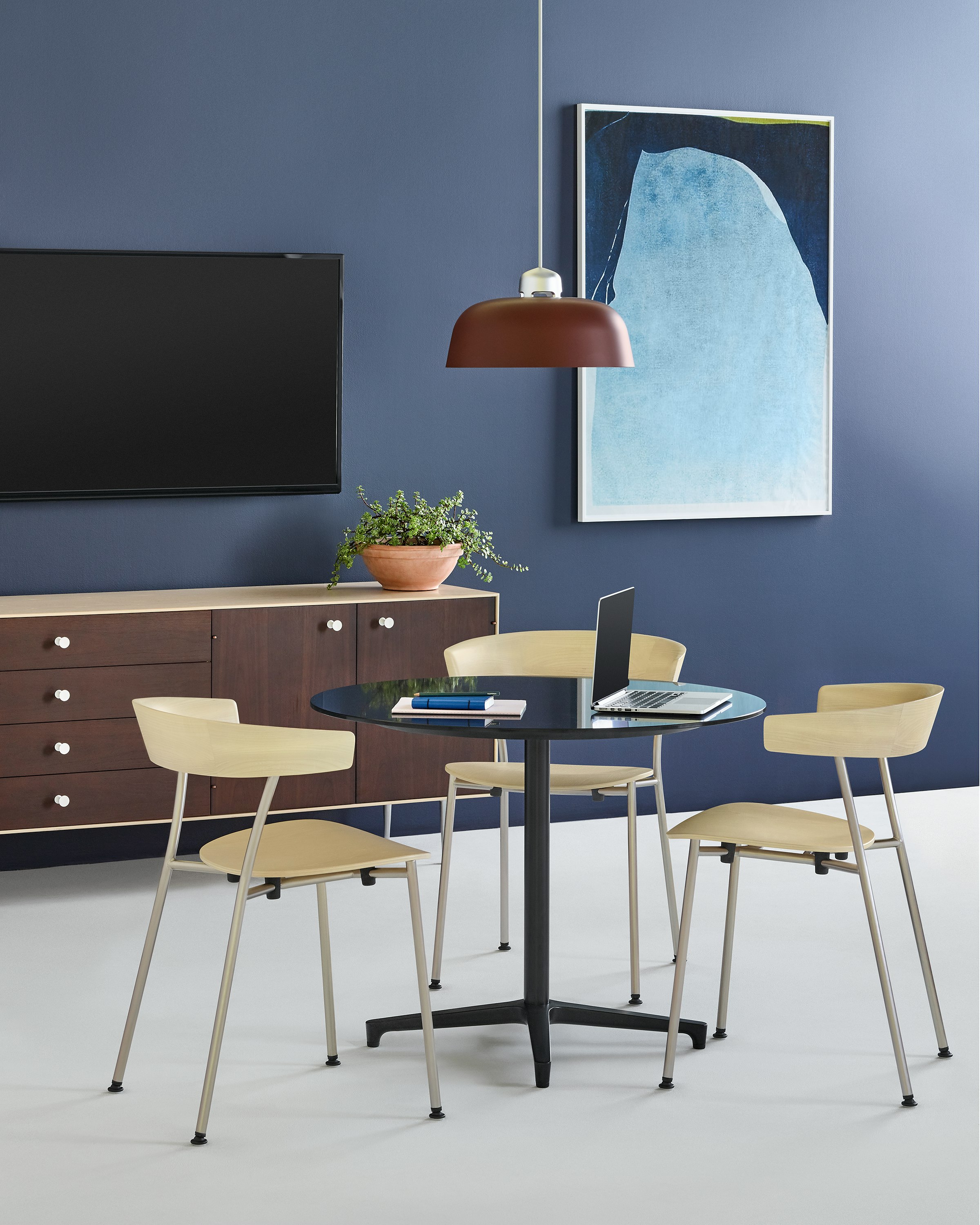 Leeway Chairs with Saiba Table