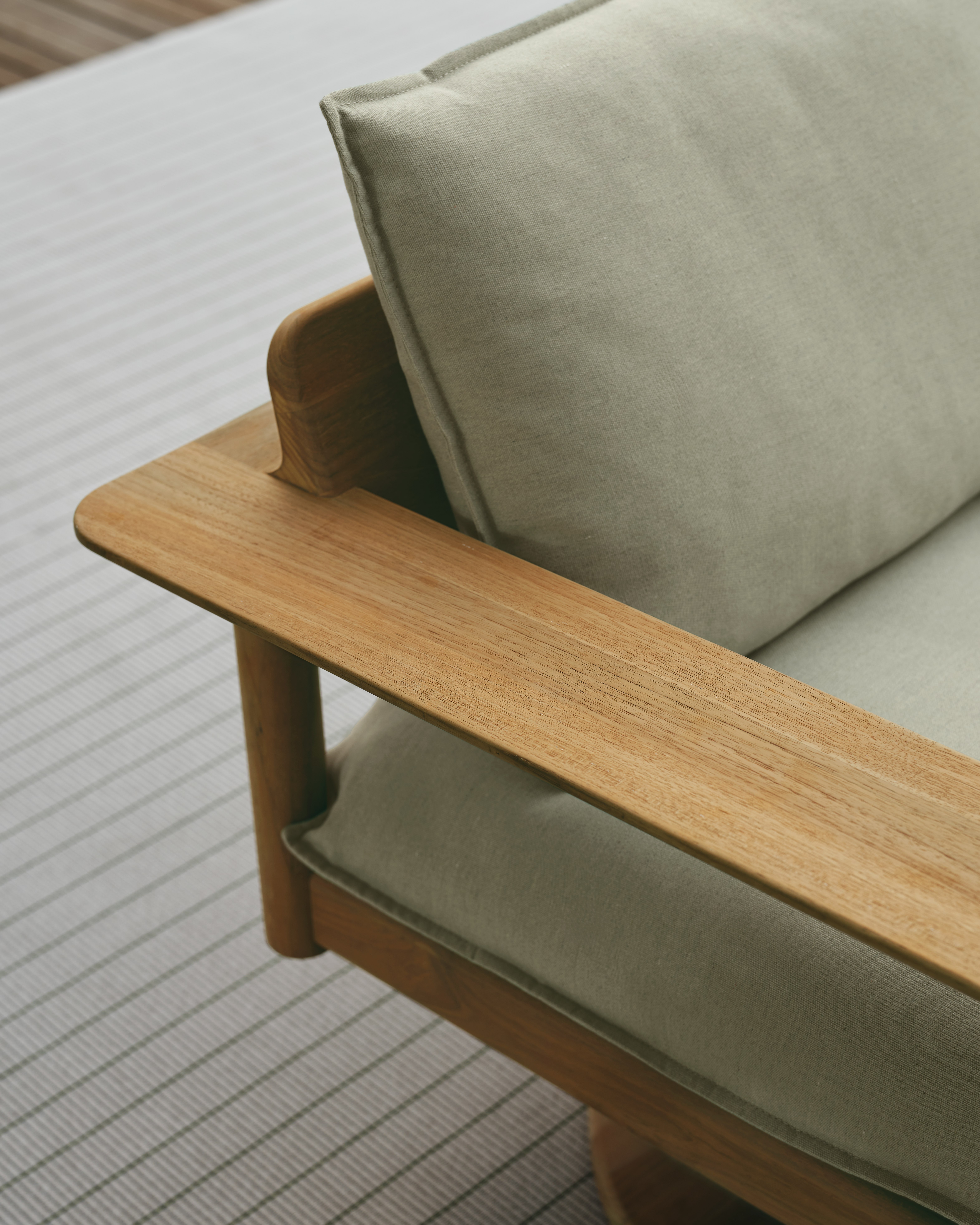 Terassi Swivel Lounge Chair