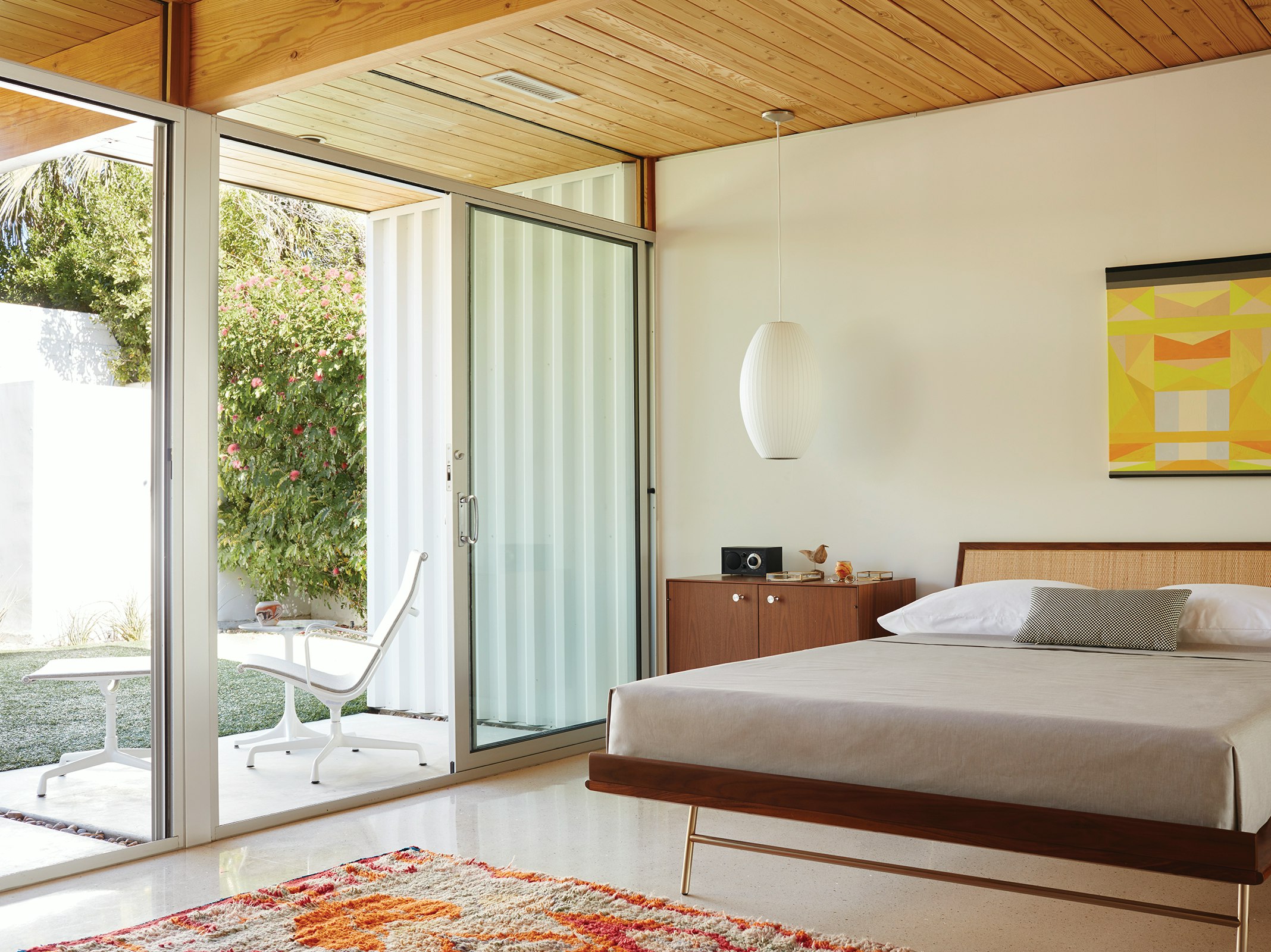 Nelson Thin Edge Bed