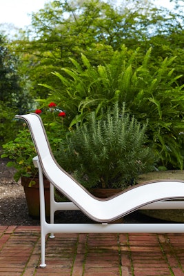 Knoll 1966 Countour Chaise by Richard Schultz