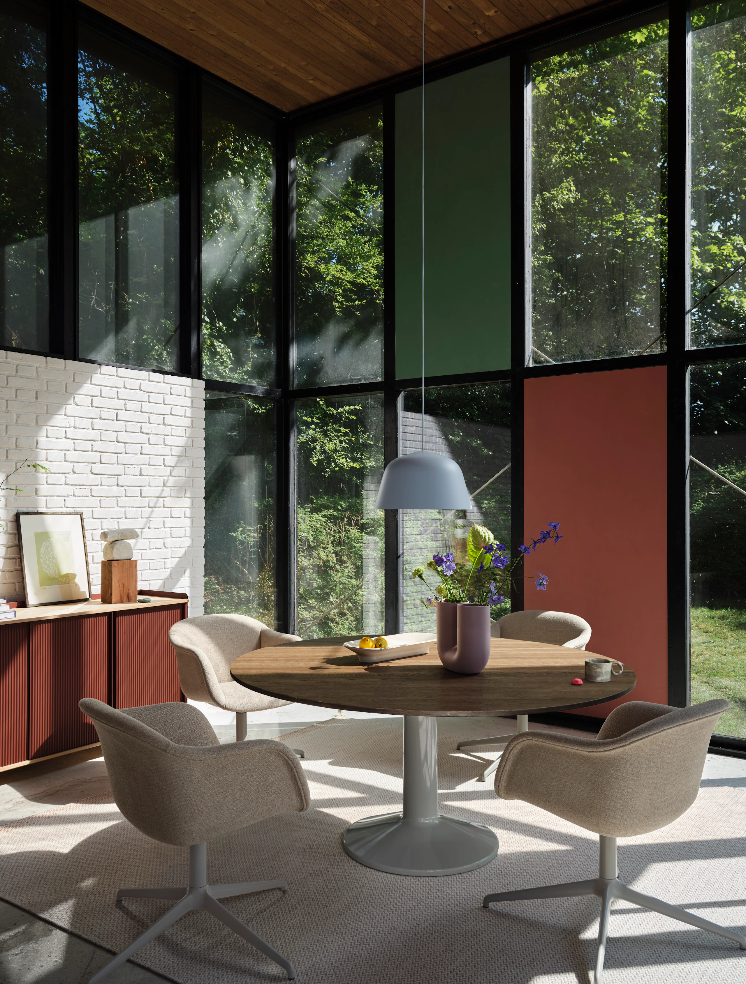 Fiber Soft Armchair Swivel Base in Ecriture 240/Grey Enfold Sideboard 148x45 cm in Deep Red Midst Table in Dark Oiled Oak/Grey Mere Bowl 51x21 cm in Off White Ambit Pendant Lamp Ø40 cm in Light Blue Ply Rug in Light Rose
