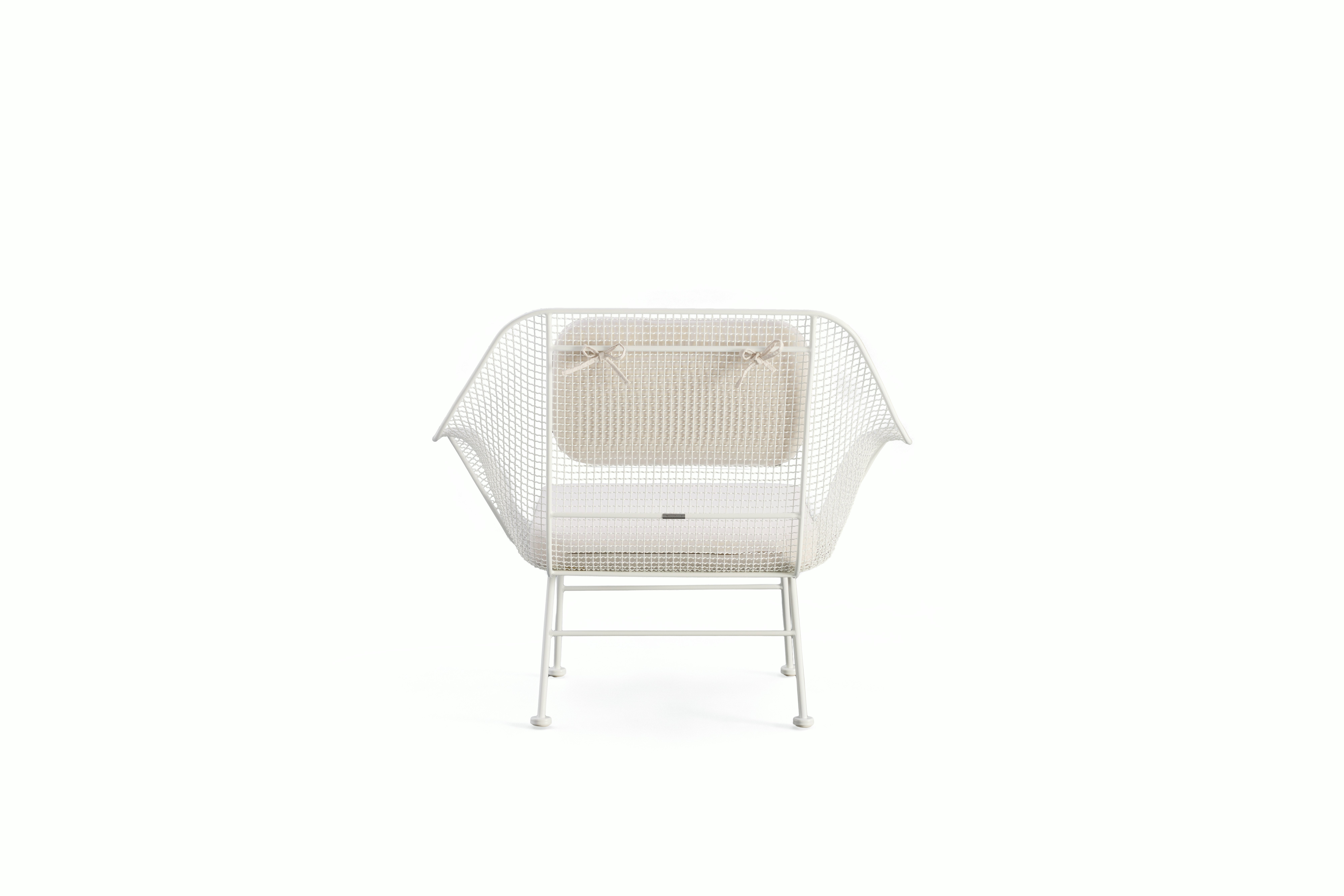 Sculptura Lounge Chair - white, pumice