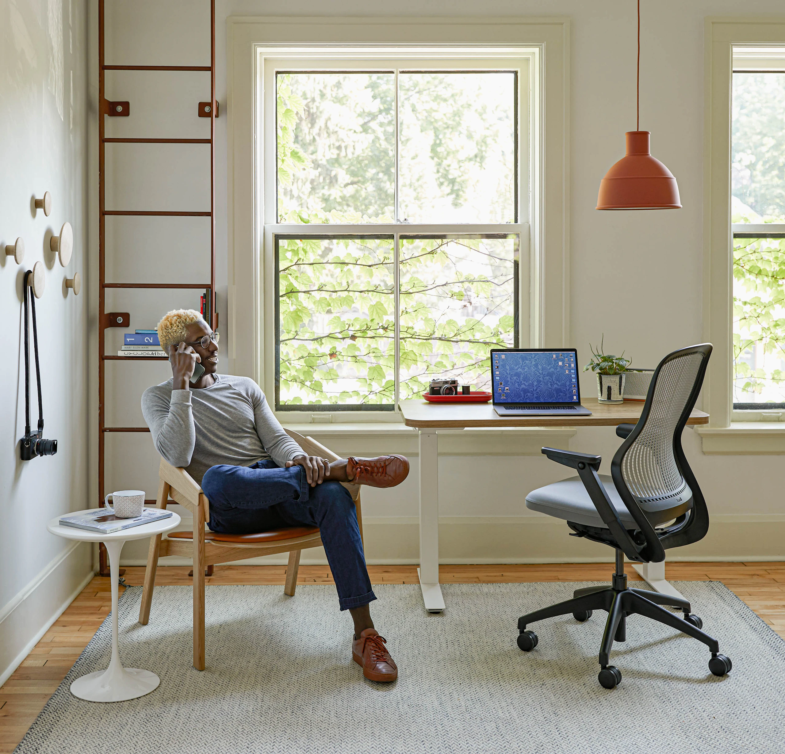 hipso height-adjustable desk regeneration chair saarinen side table muuto dots cover lounge chair work from home unfold pendant light