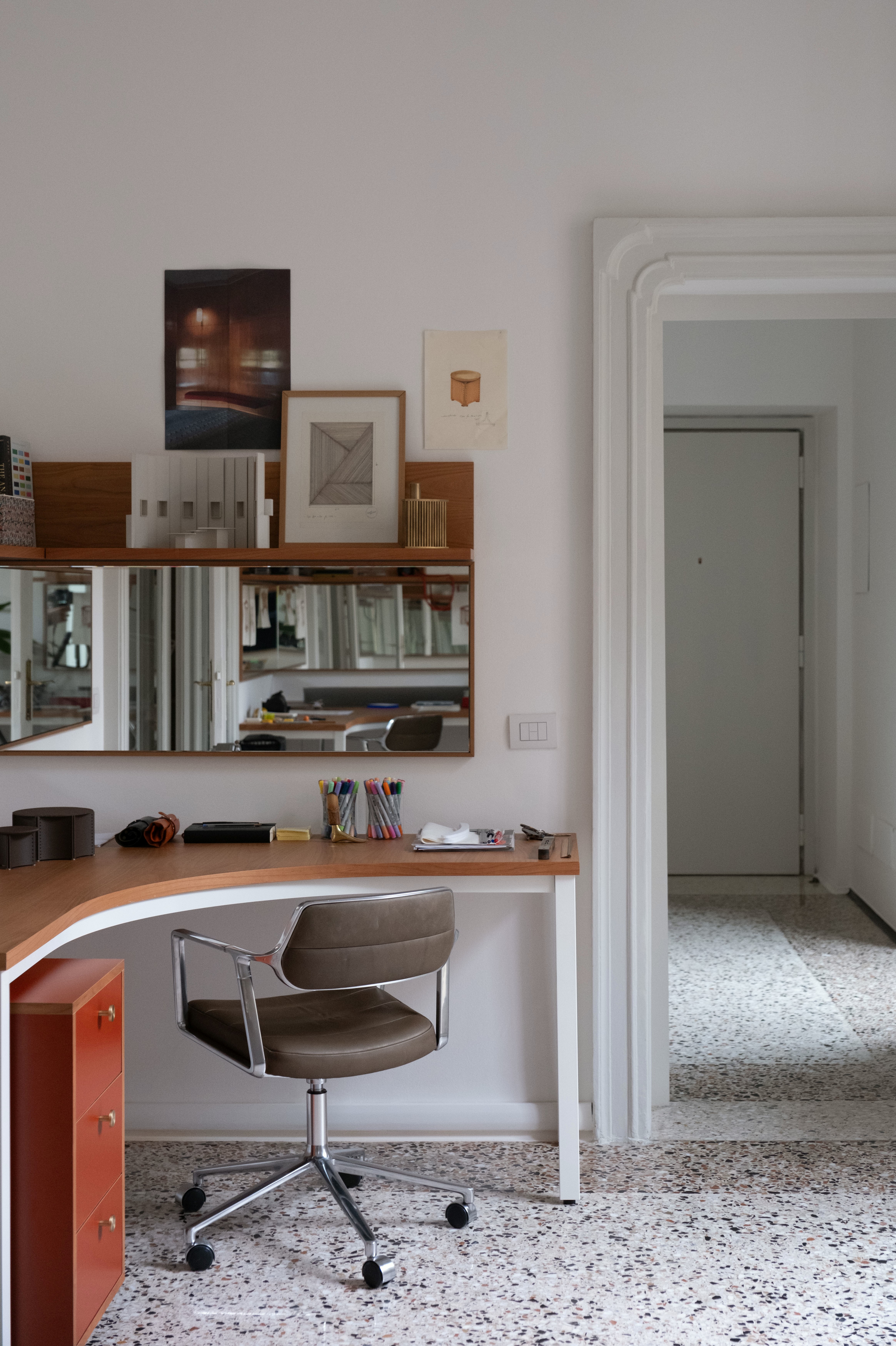 Vipp453+ Swivel Chair