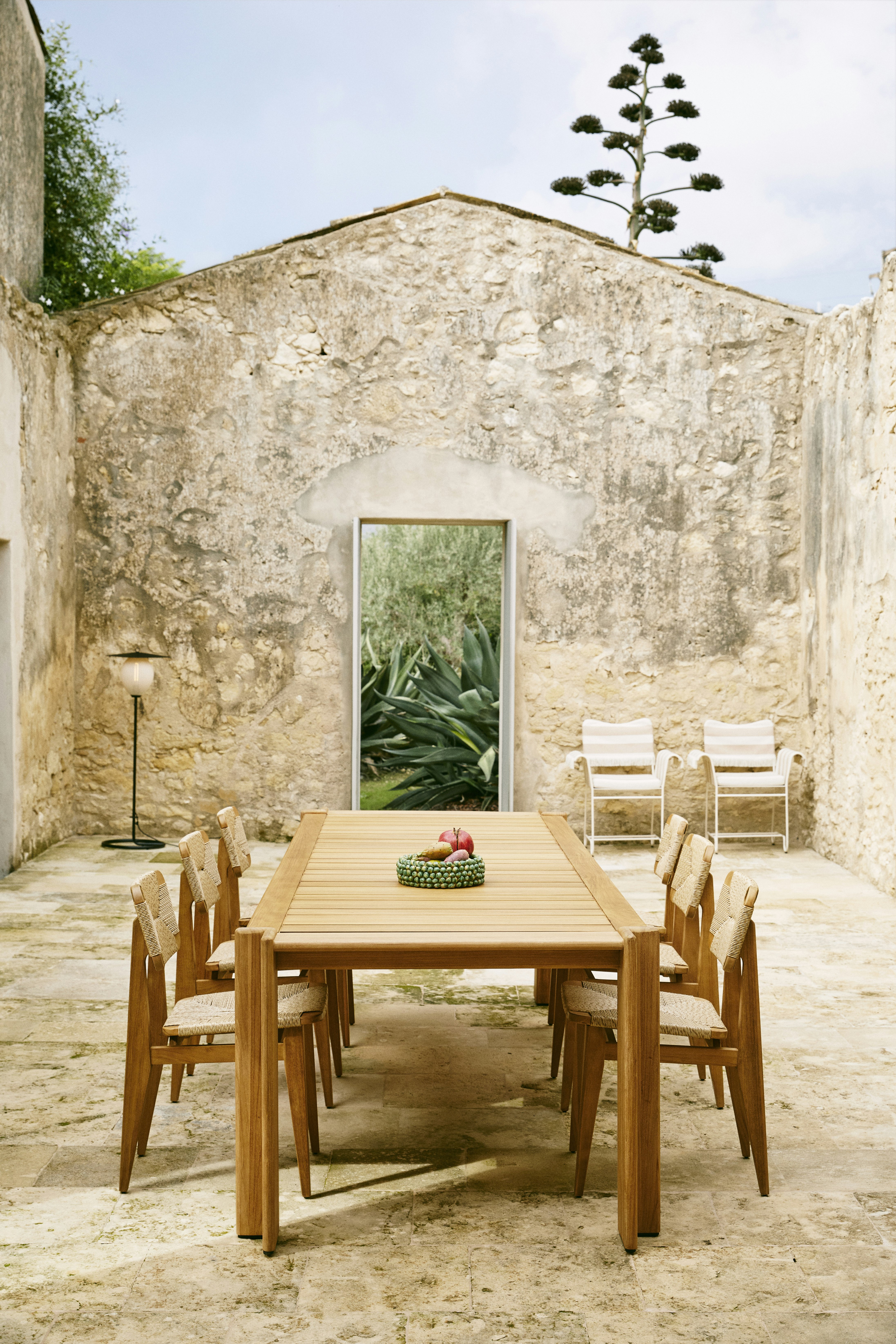 Atmosfera Dining Table