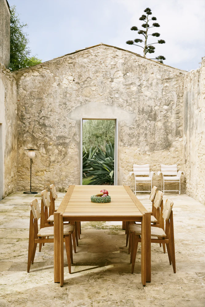 Atmosfera Dining Table