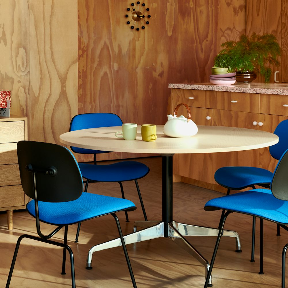 Eames Molded Plastic Dining Chair (EC-127)
