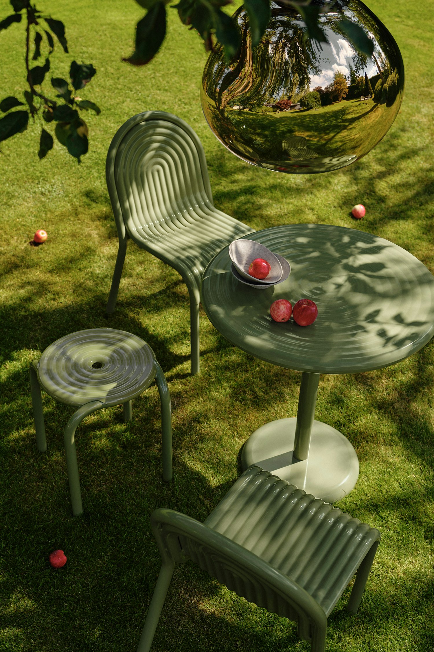 Groove Outdoor Cafe Table