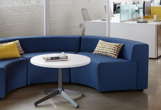 k. lounge Dividends Horizon