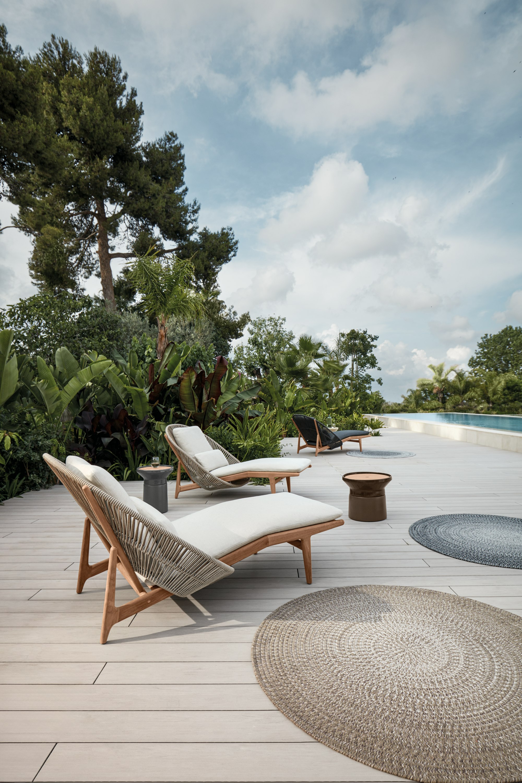 Bora Chaise Lounge