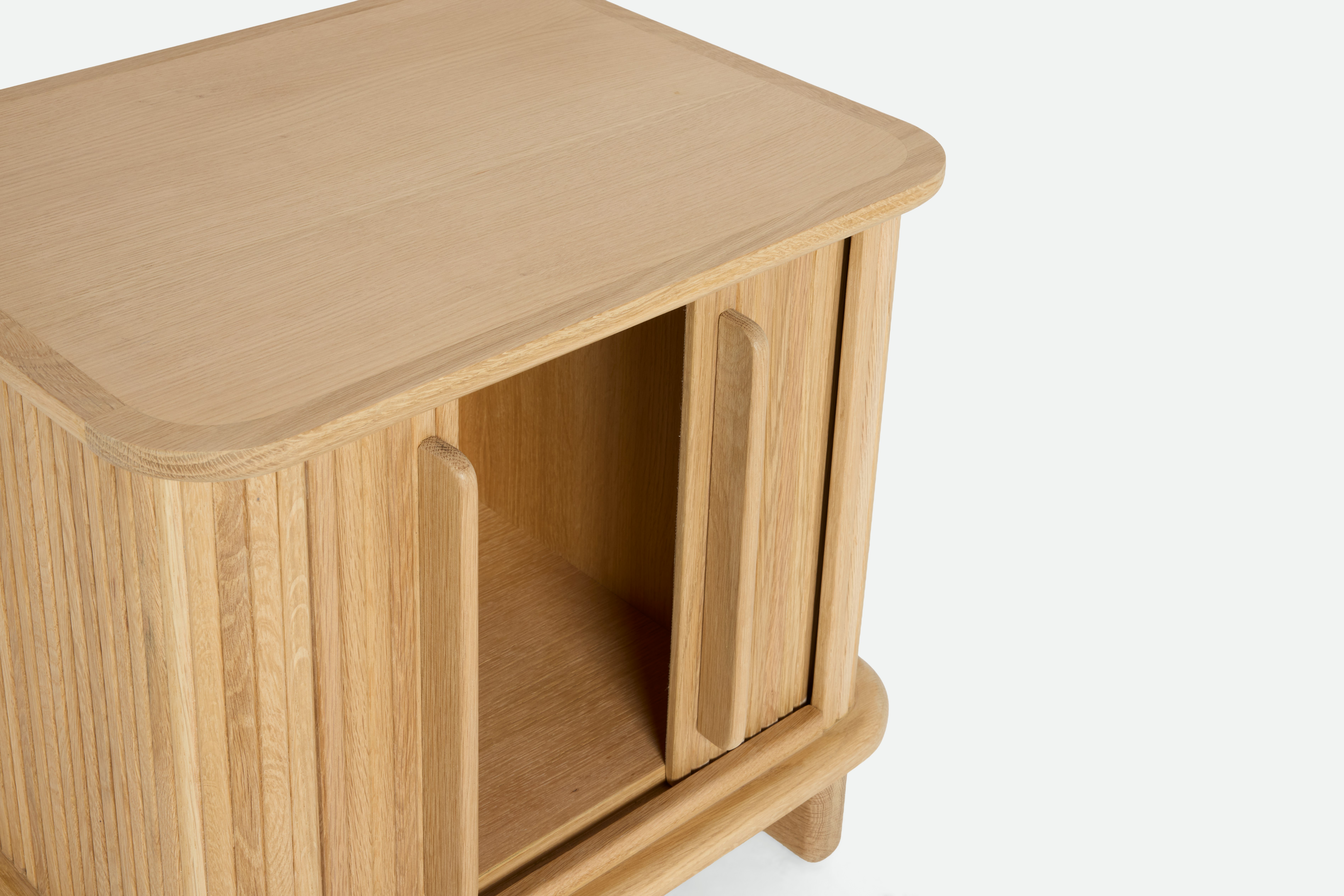 A detailed look at Noviembre Bedside Table in Oak.