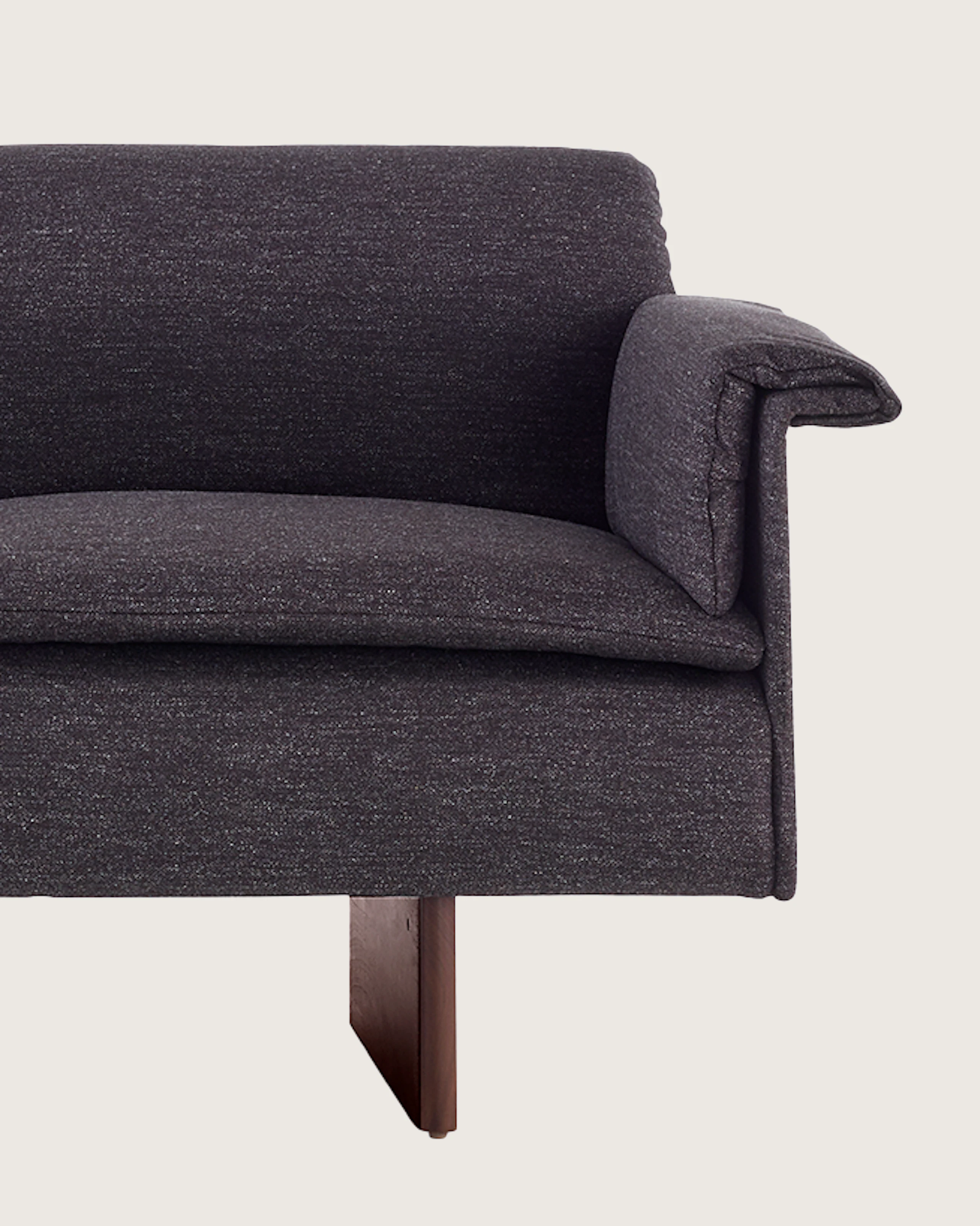 https://images.hermanmiller.group/asset/19c90e89-ea2a-4d78-9a0a-26cd626832cc/W/GGR_WNG_63105_V2.png?auto=format&mediaId=19C90E89-EA2A-4D78-9A0A26CD626832CC&rect=.7774%2C.3395%2C.2225%2C.3477
