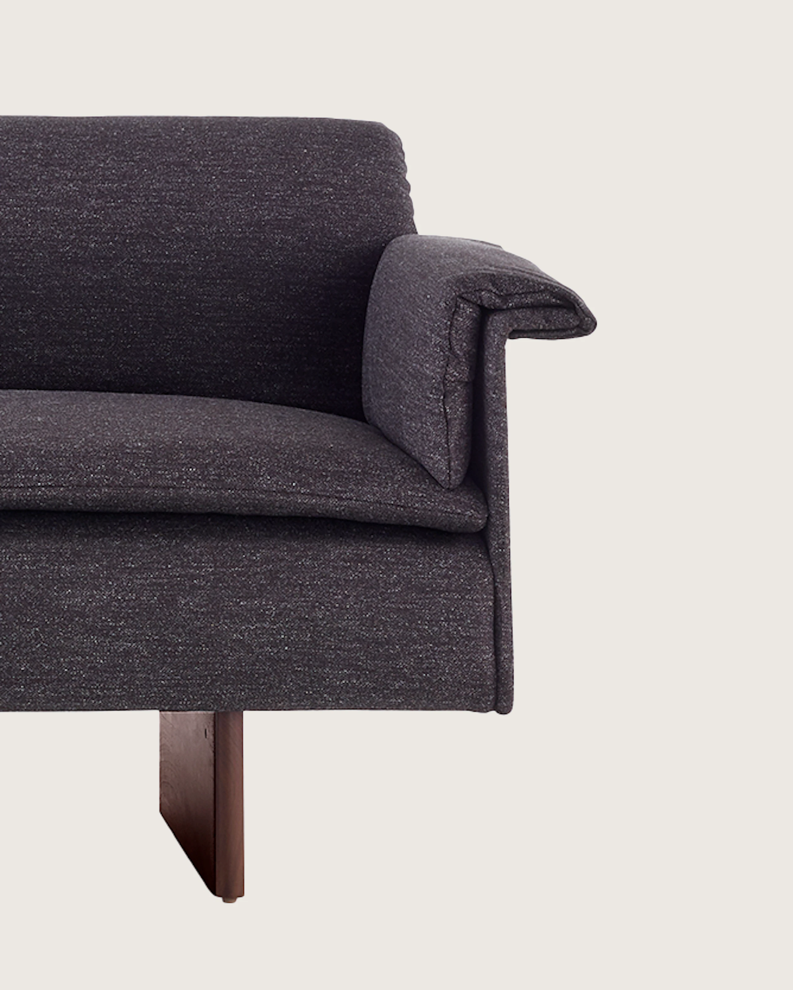 https://images.hermanmiller.group/asset/19c90e89-ea2a-4d78-9a0a-26cd626832cc/W/GGR_WNG_63105_V2.png?auto=format&mediaId=19C90E89-EA2A-4D78-9A0A26CD626832CC&rect=.7774%2C.3395%2C.2225%2C.3477