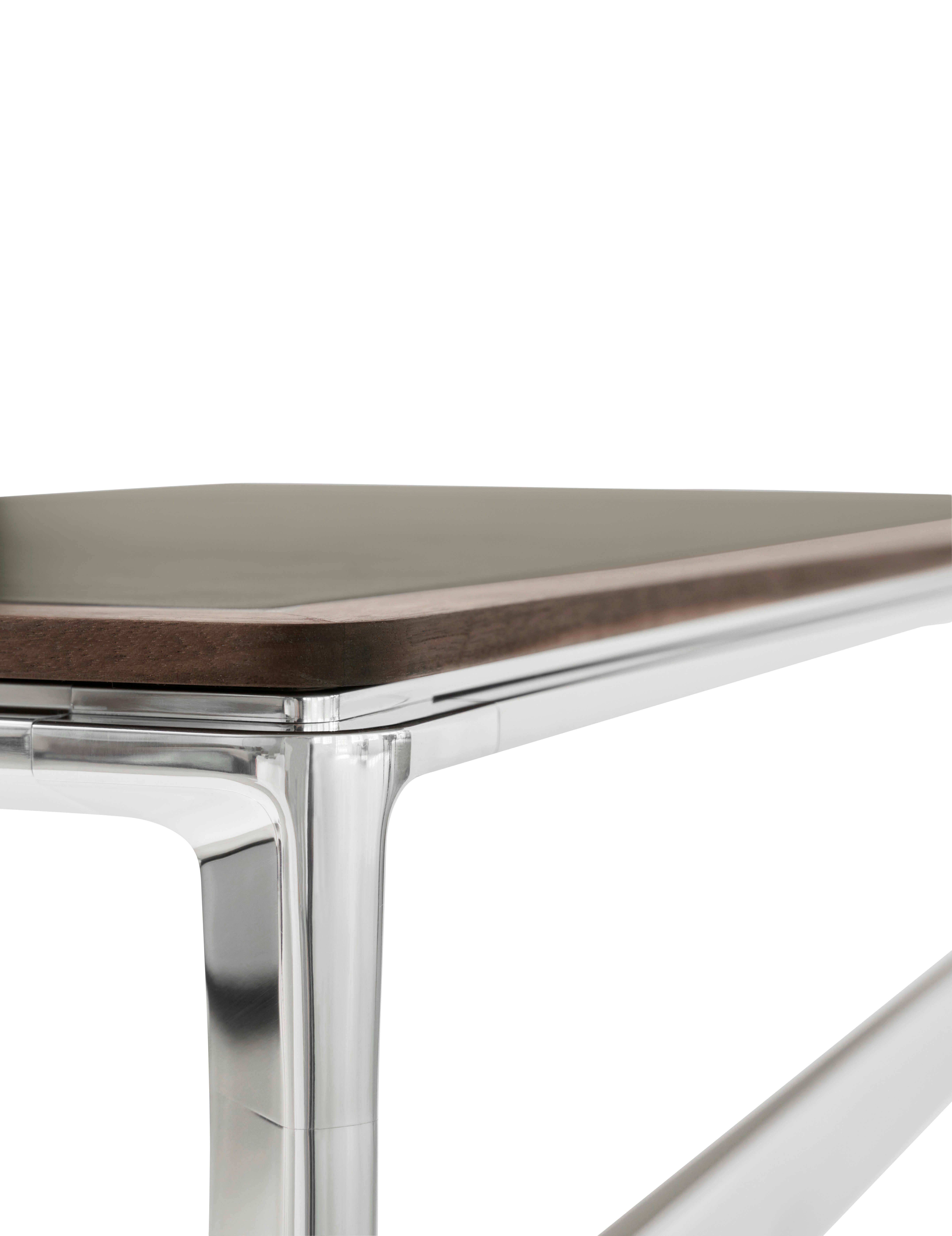 A detailed look at the Vipp430 Studio Desk.