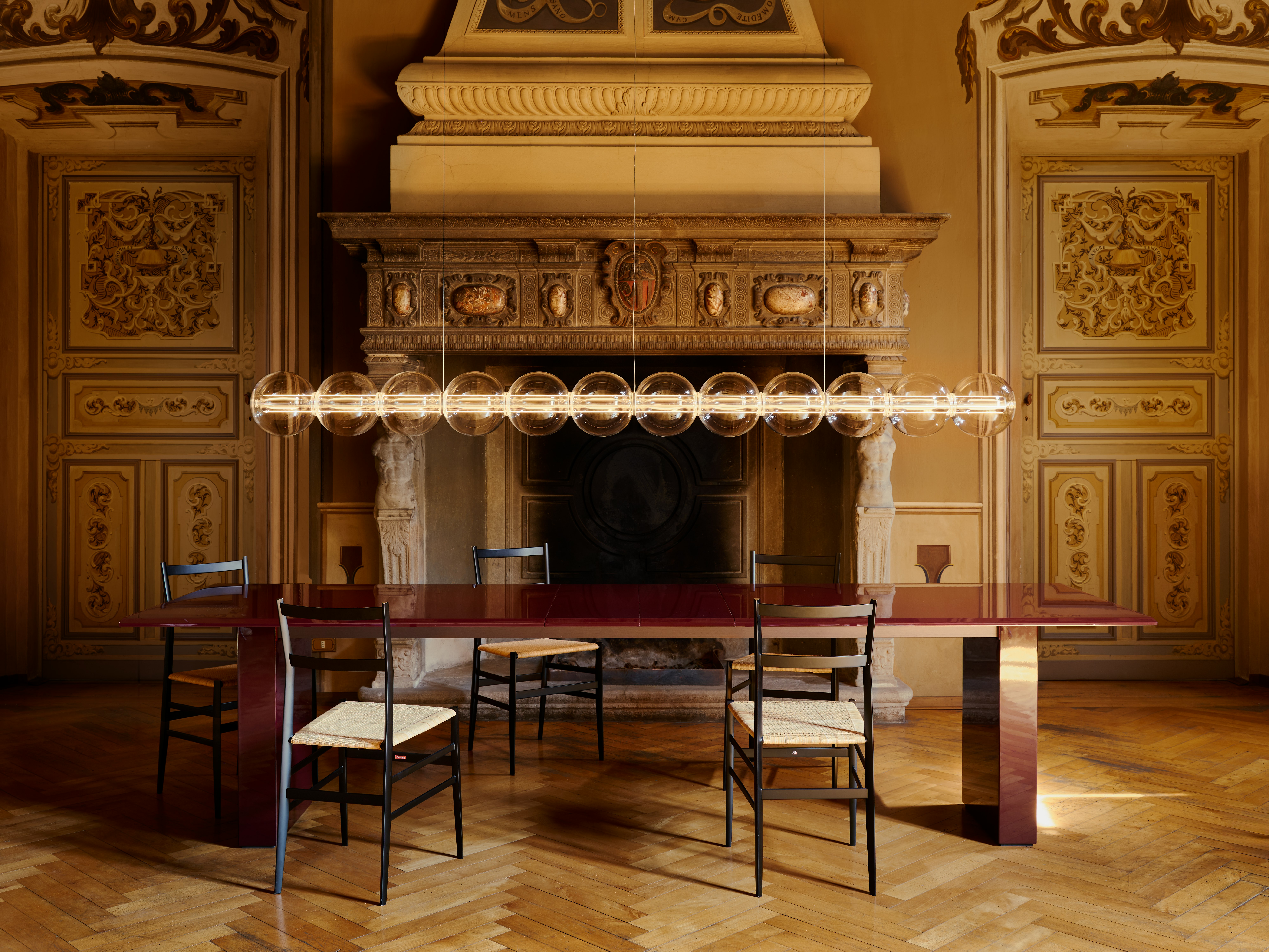 Luce Sferica Pendant in a dining room setting