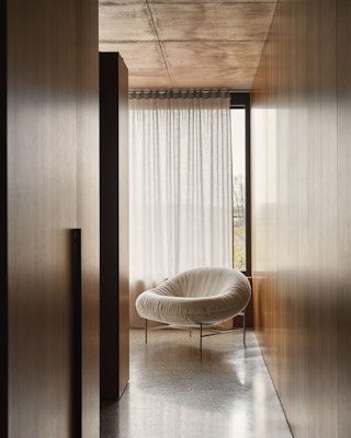 Perron Bun Chair 