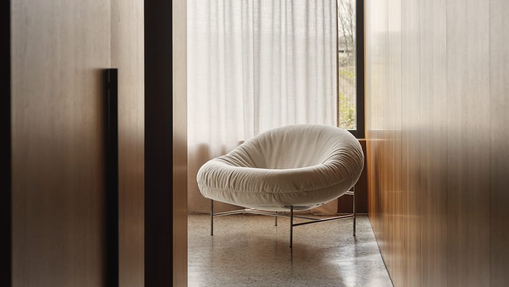 Bun Lounge Chair in Haven Ivory