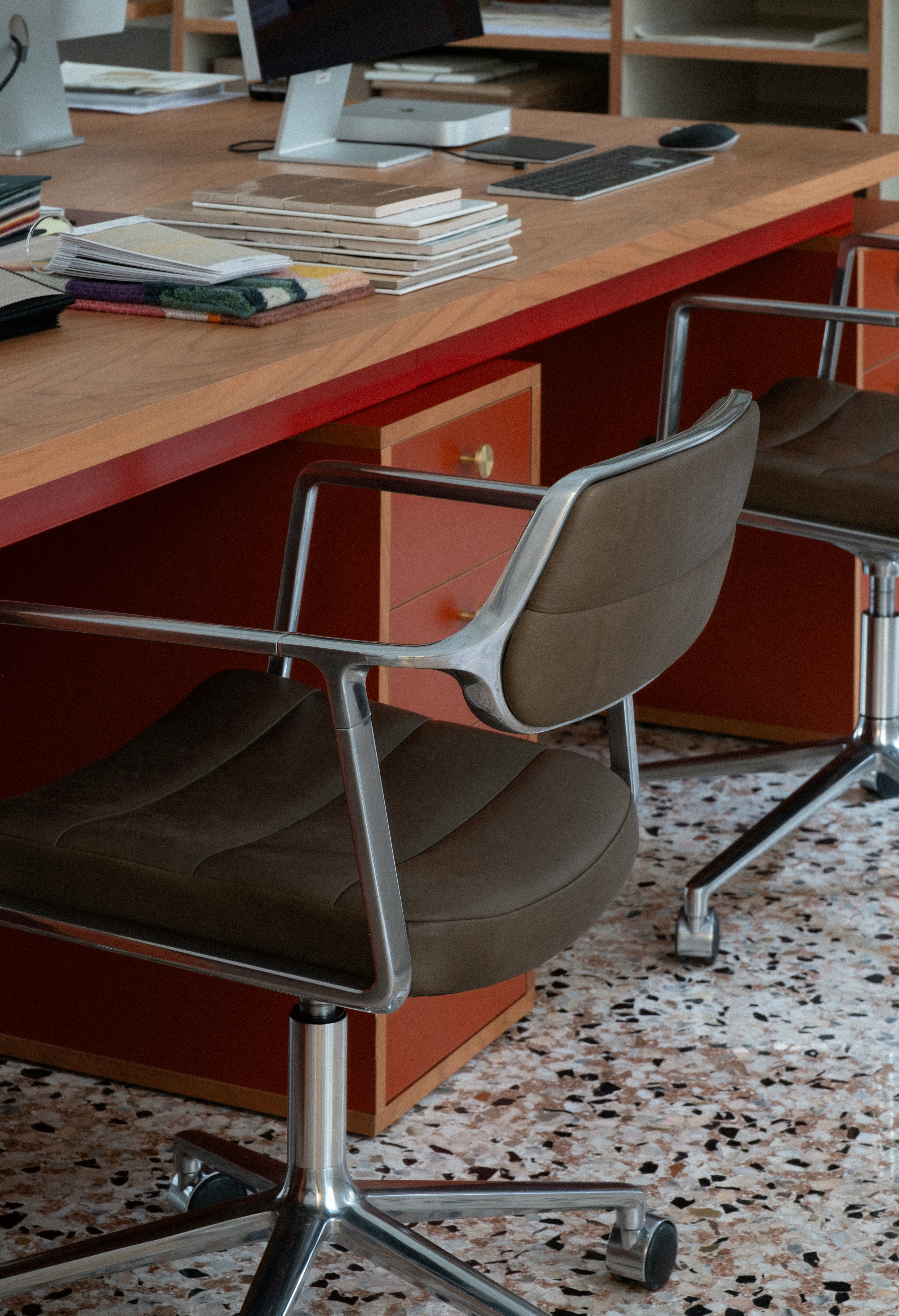 Vipp453+ Swivel Chair