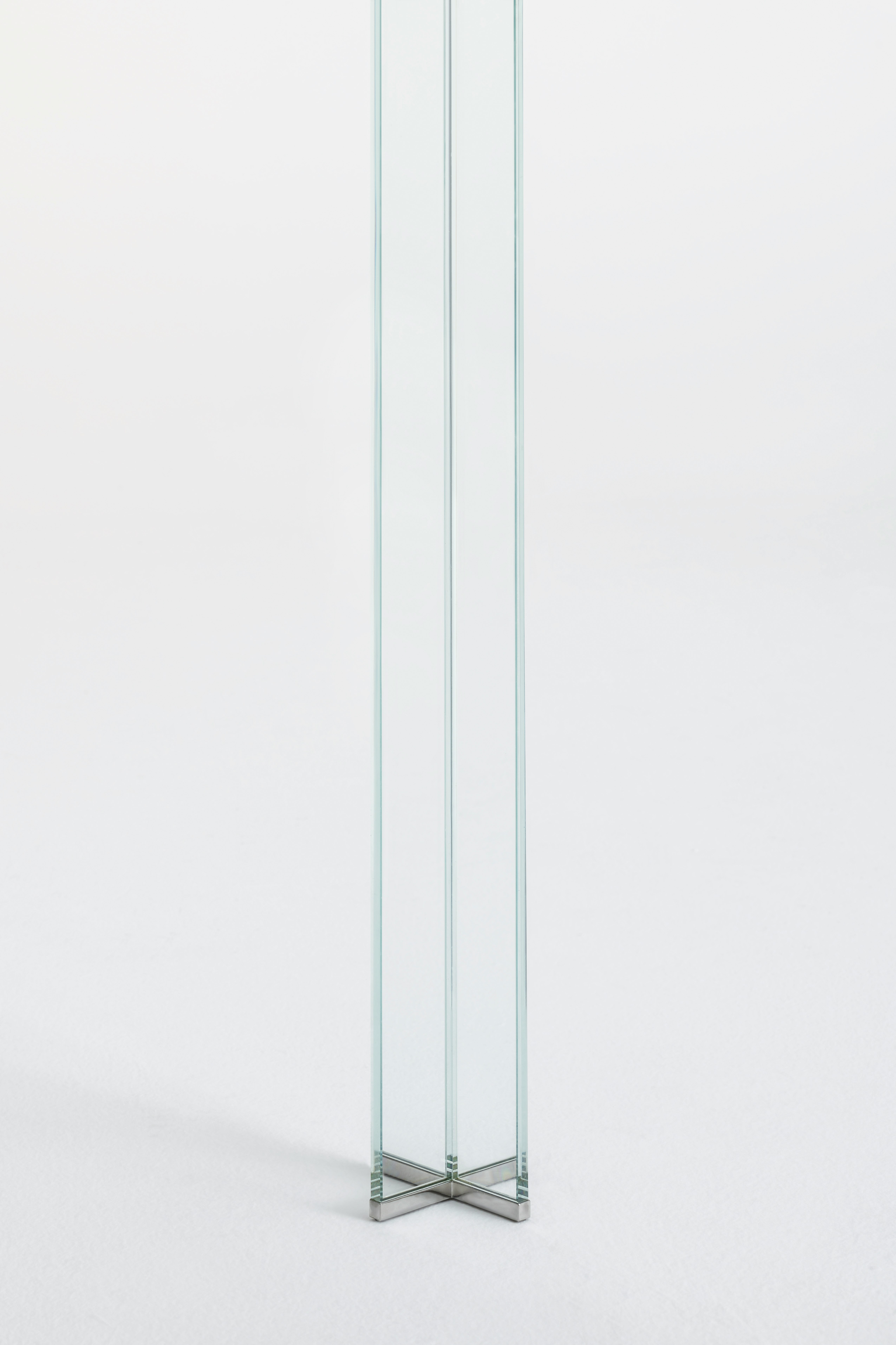 X-T Dining Table - Oval, 94", Clear Glass