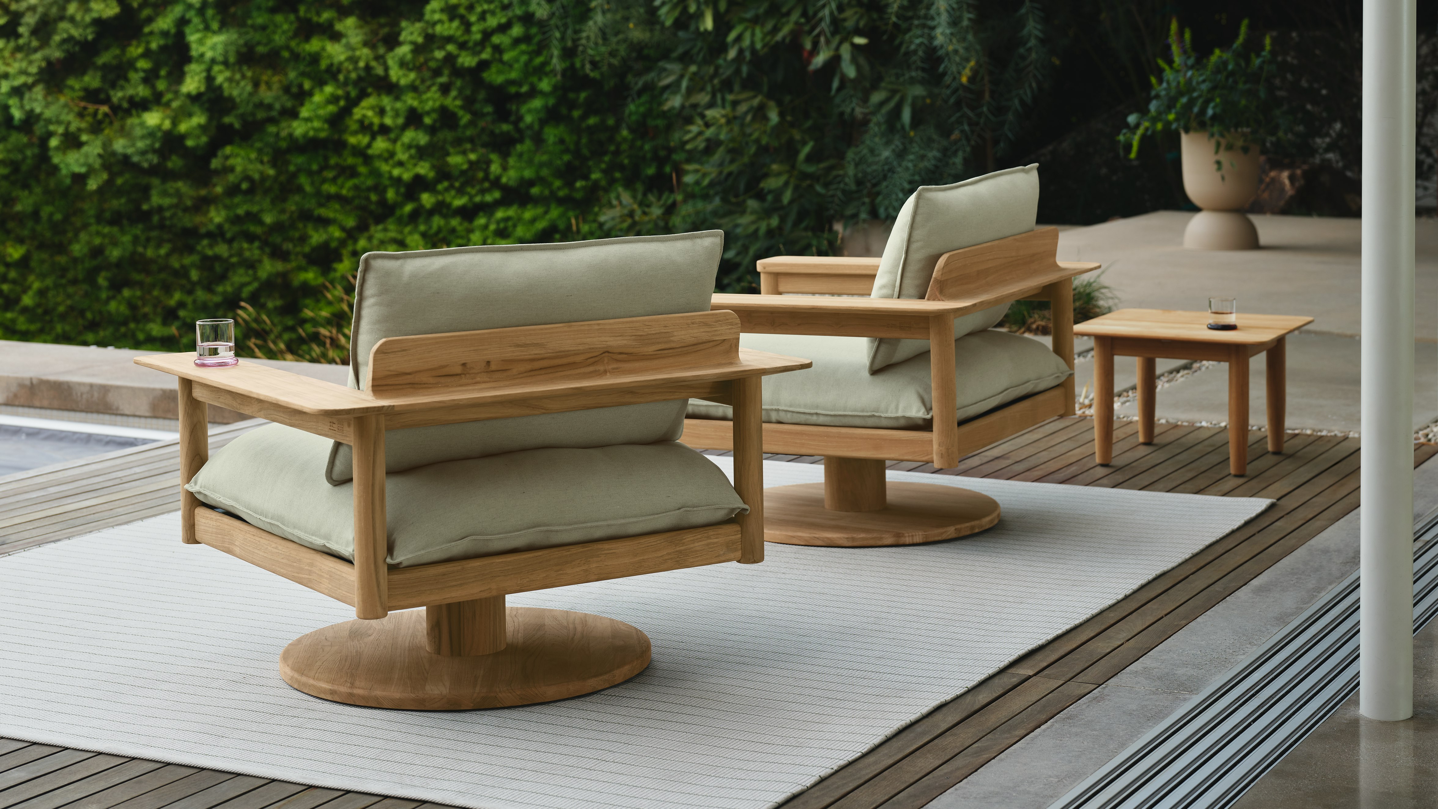 Outdoor Lounge Chairs + Ottomans