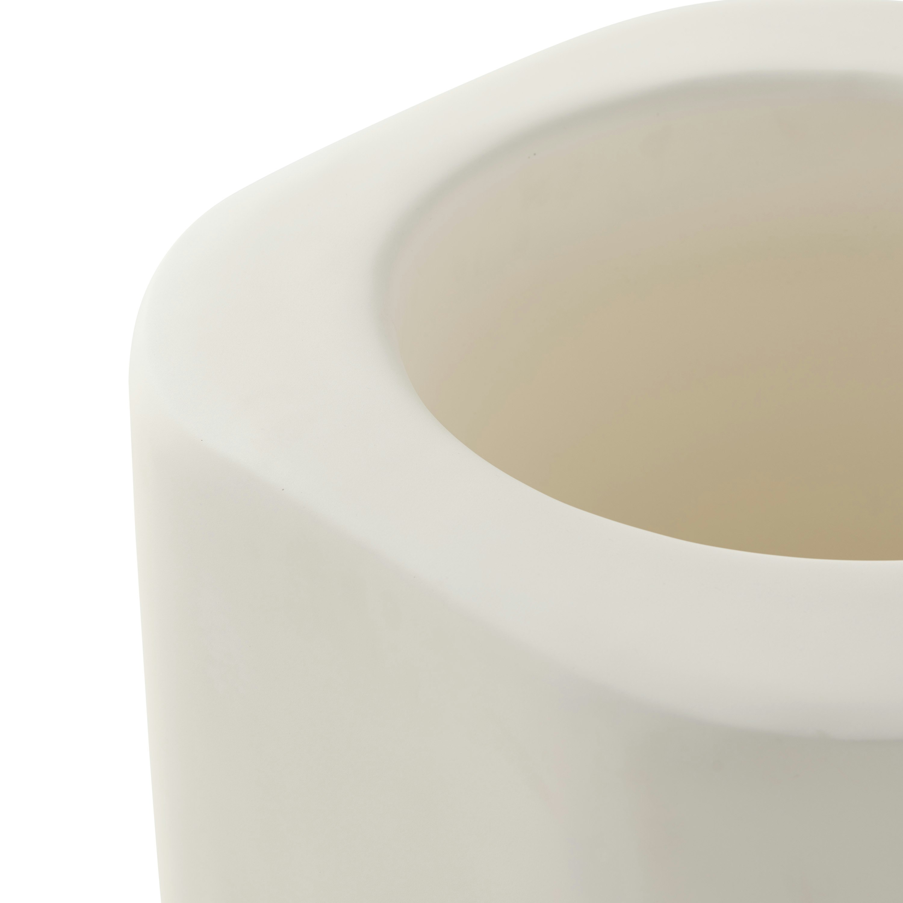 A detailed look at a Khouie Planter in white.