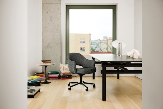Muecke Dining Table Saarinen Executive Chair Saarinen Side Table