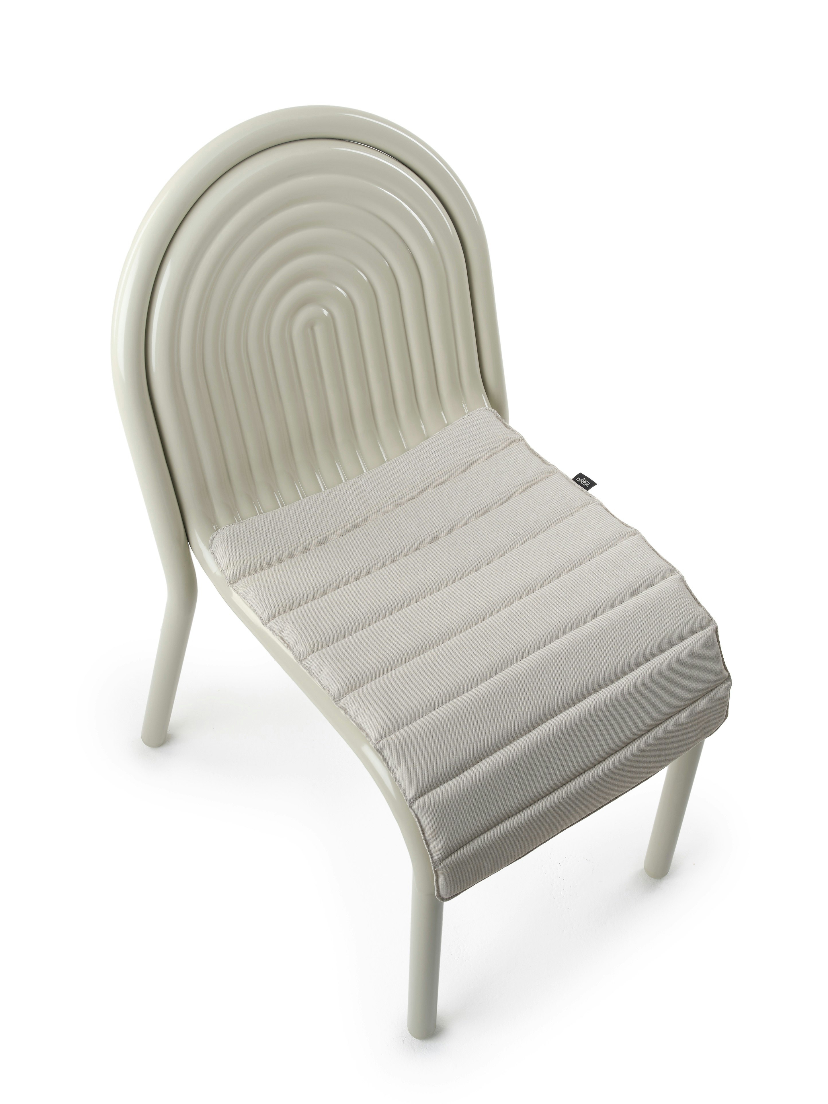 A detailed look at the Groove Outdoor Seat Cushion in Putty.