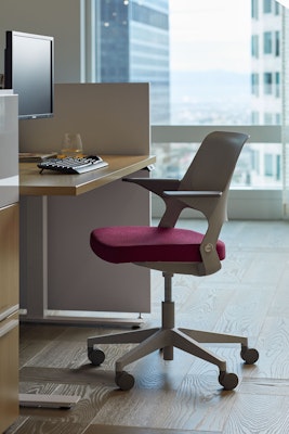 Ollo light task Glen Oliver Loew touchdown workstation