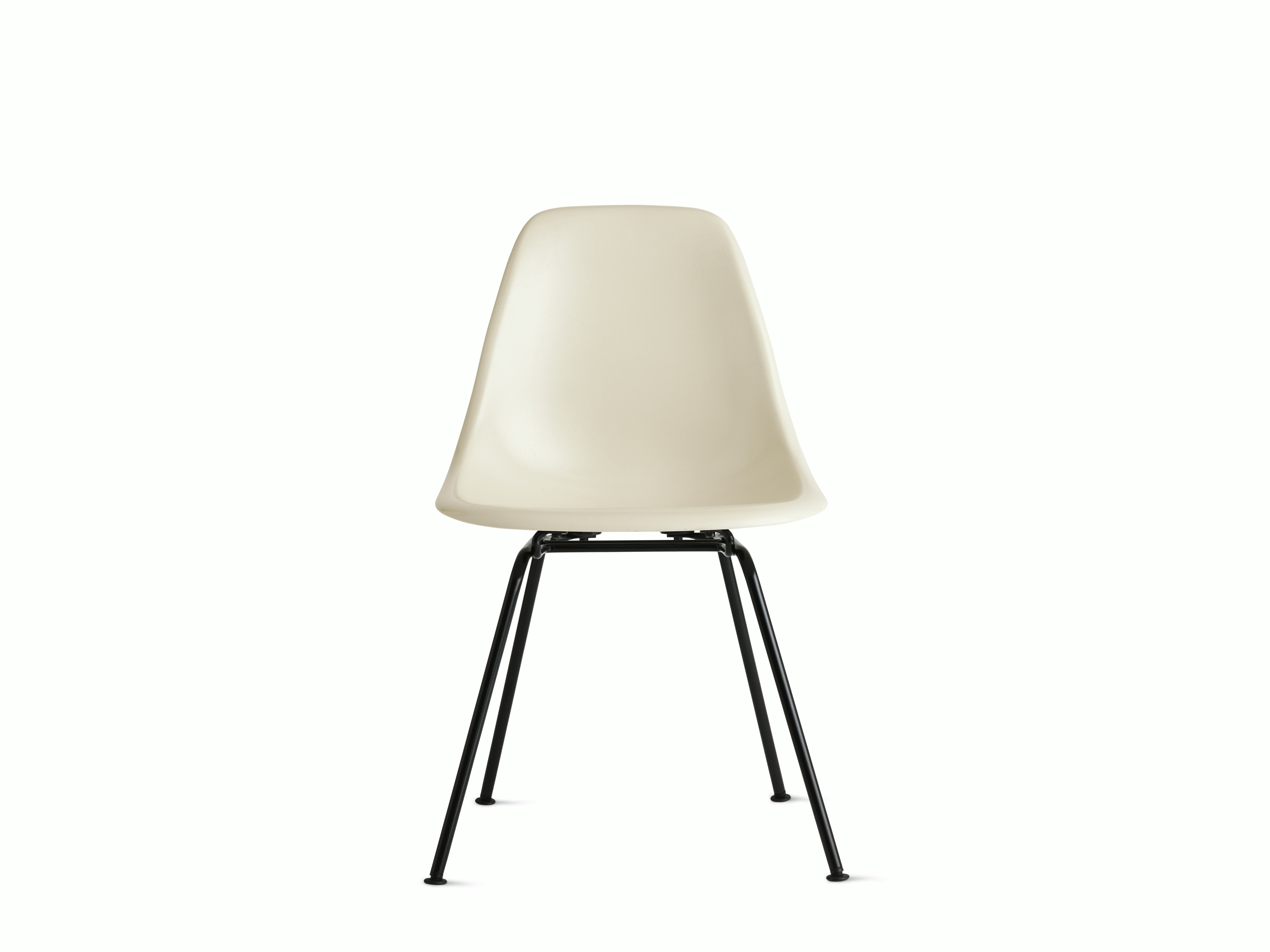 Eames Molded Fiberglass 4-Leg Side Chair (DFSX)