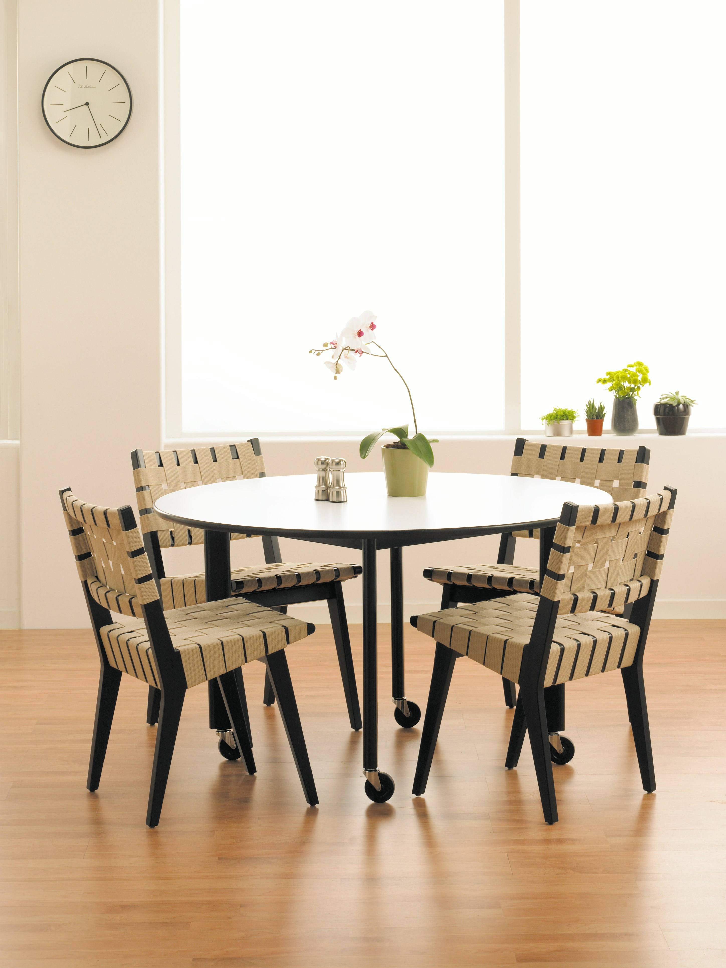 D'Urso Round Dining Table with Risom Side Chairs