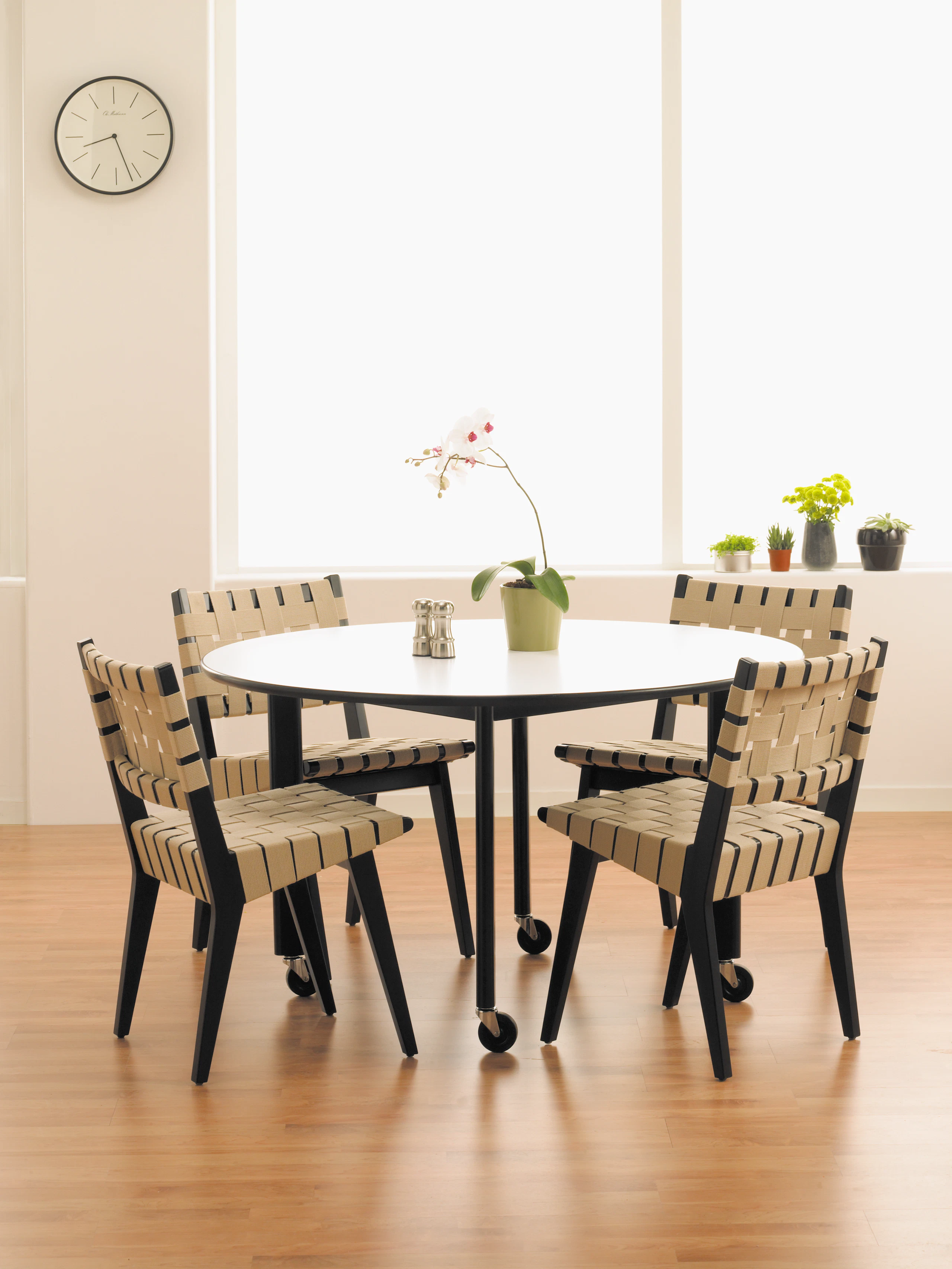 D'Urso Round Dining Table with Risom Side Chairs