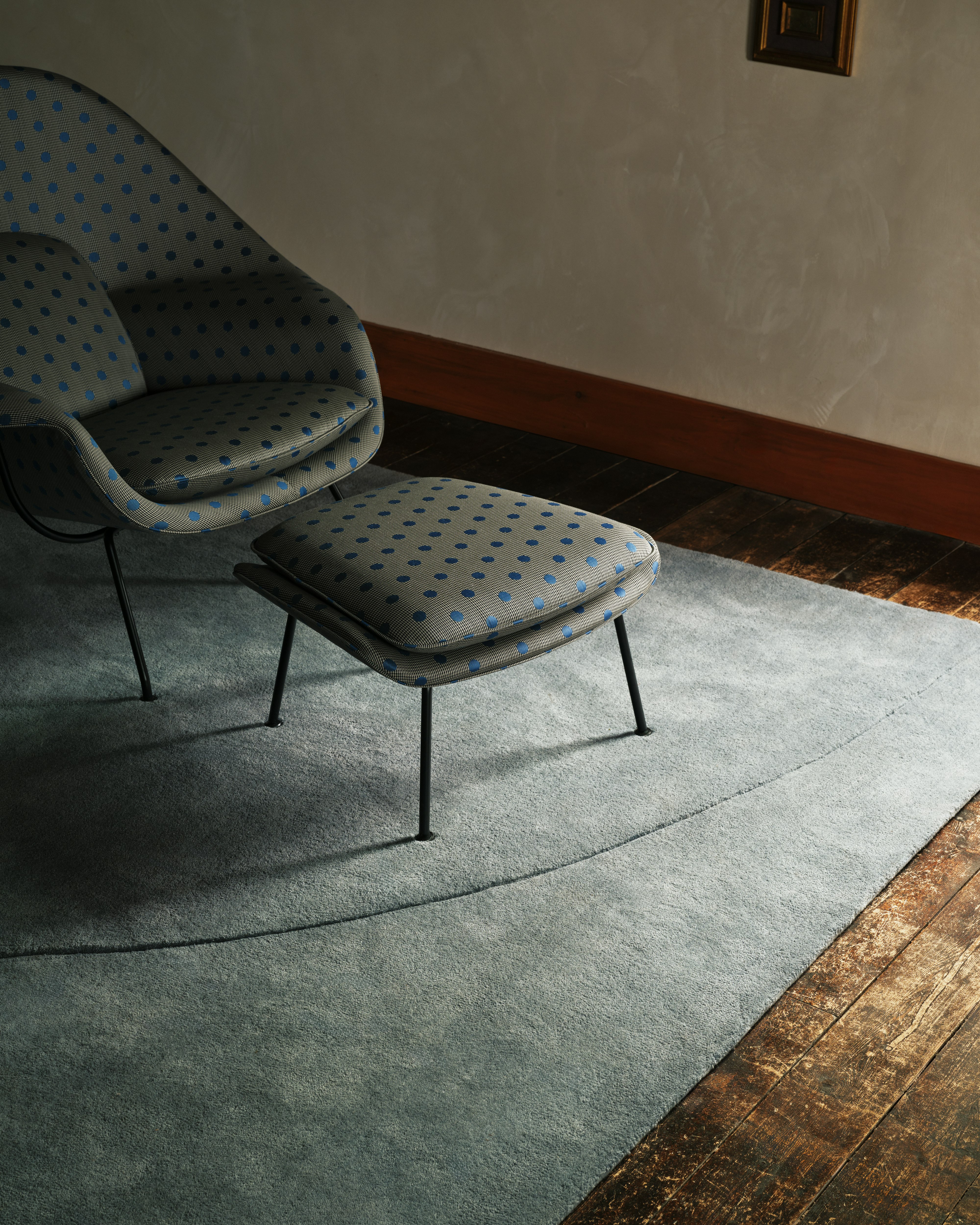 Simple Curve Rug in Light Blue under a Womb Chair