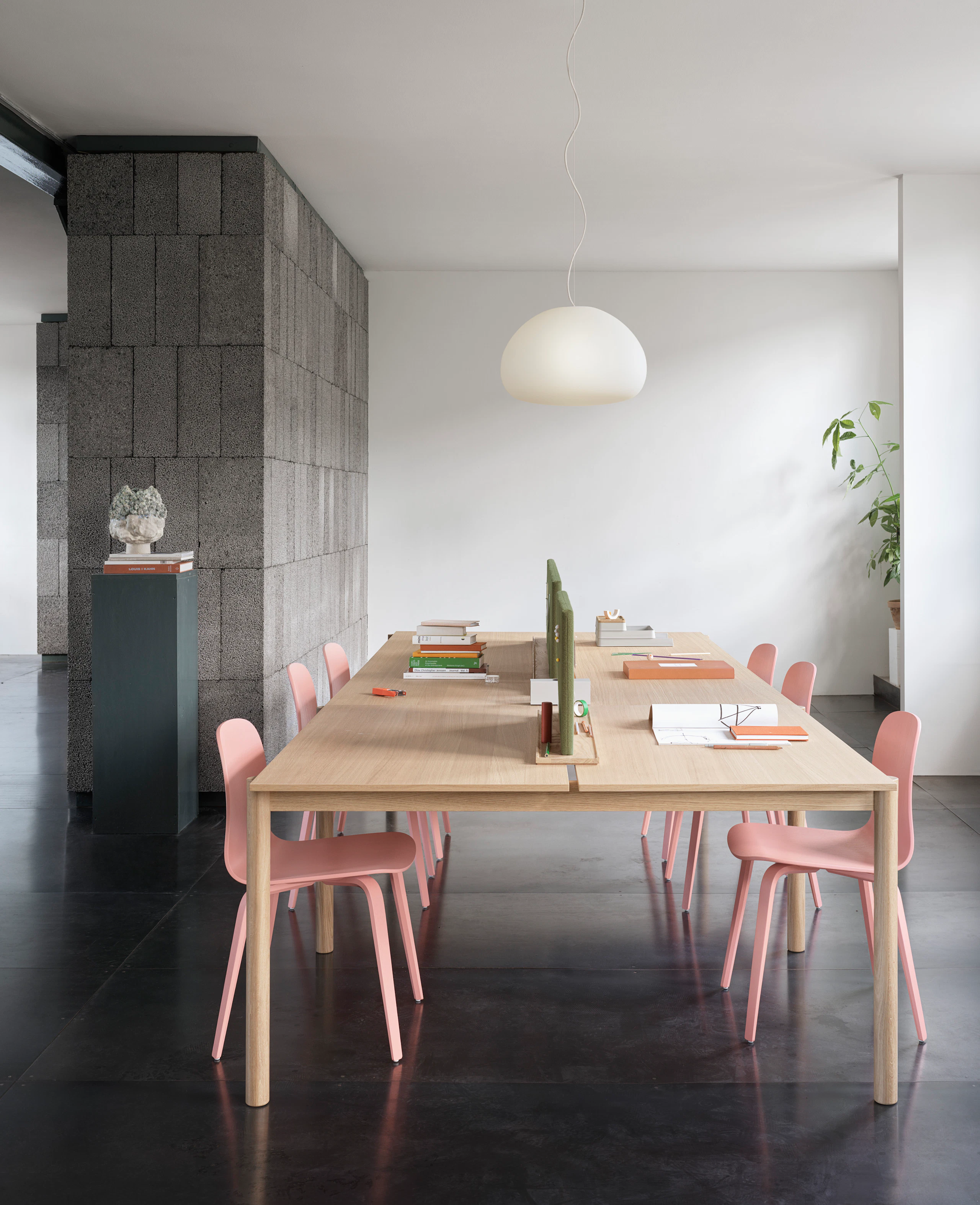 linear system config 1 oak screen hero 981 visu tan rose fluid lamp large muuto med res