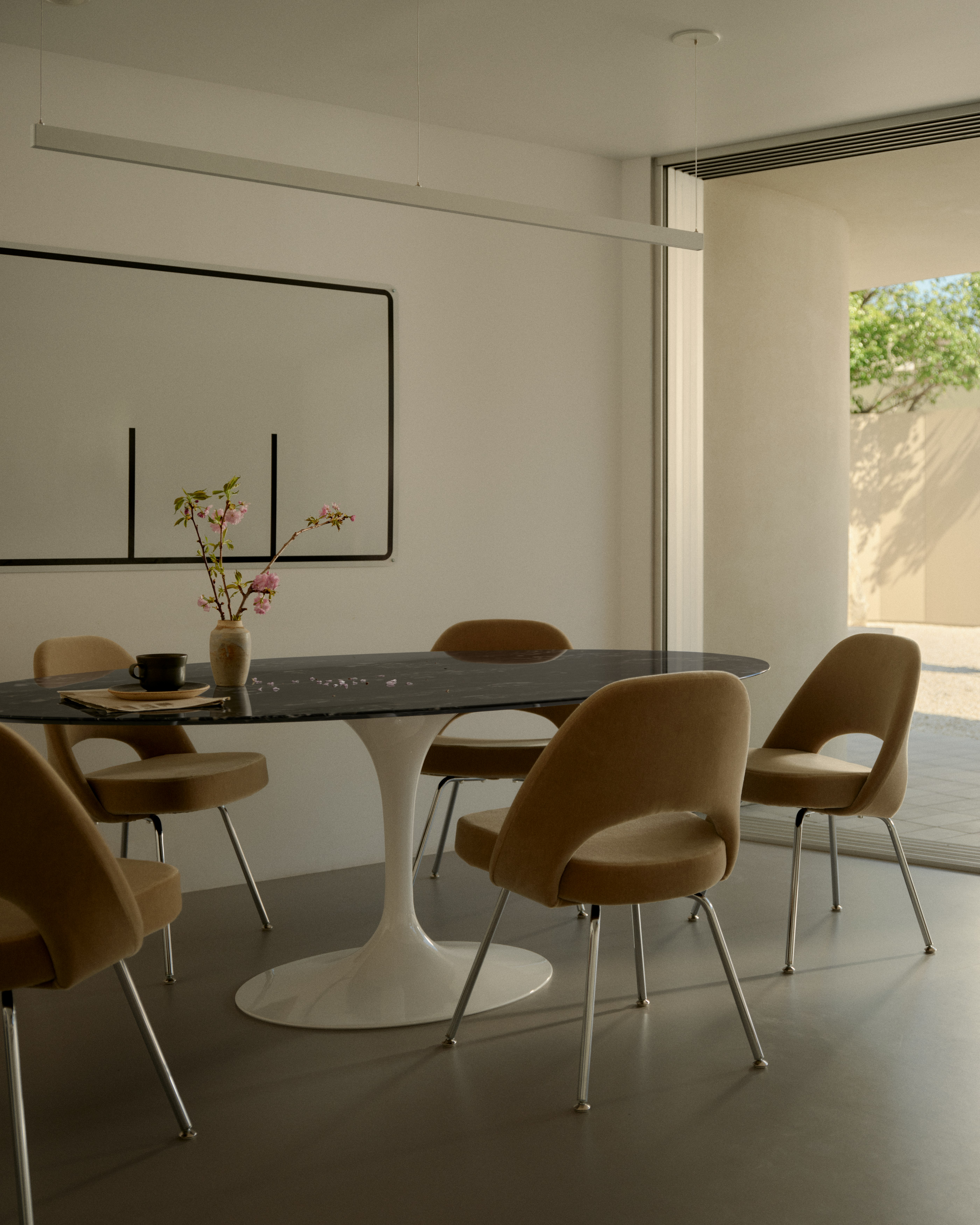 Saarinen Dining Table in portoro marble with Saarinen Exec chairs in Palomino velvet
