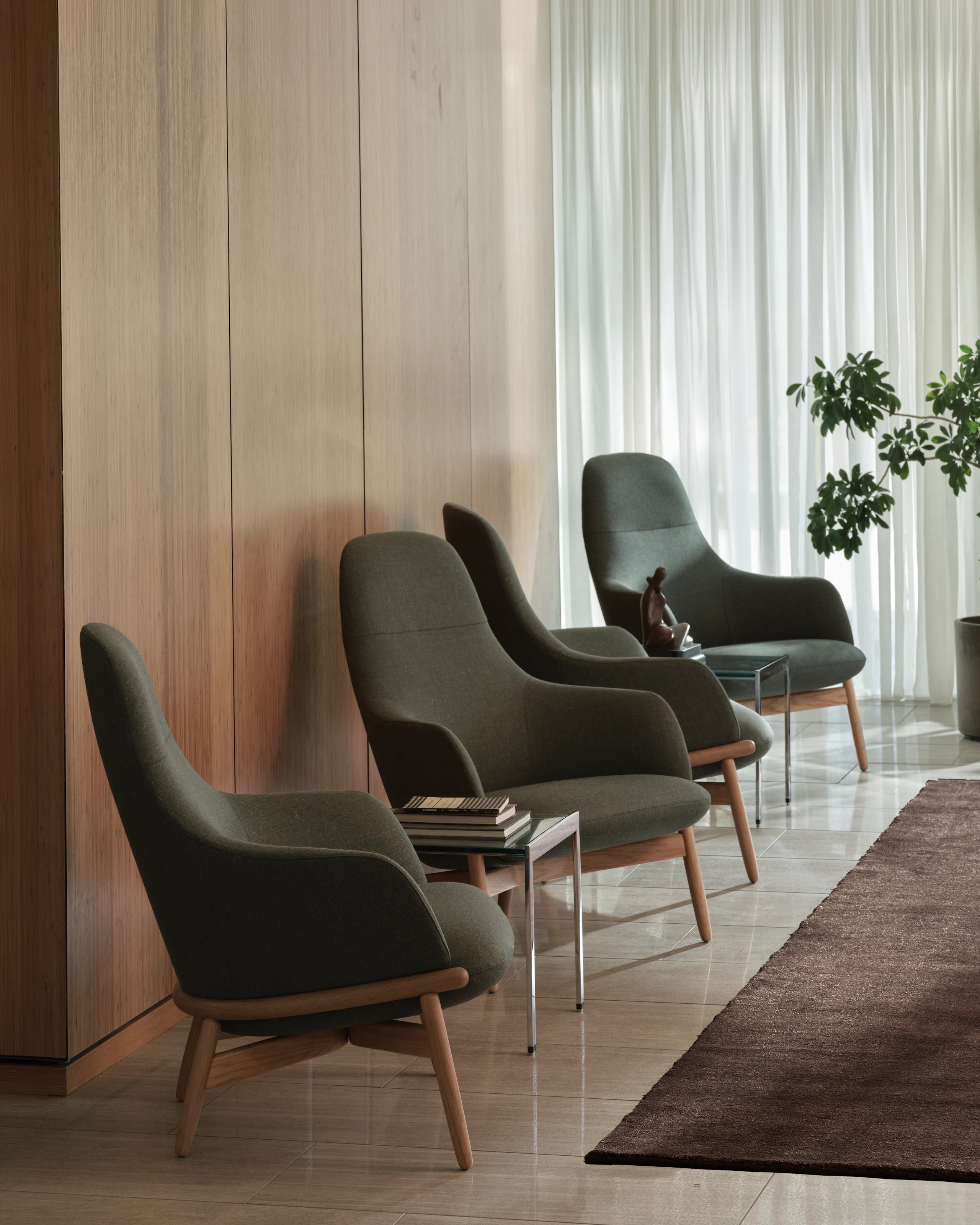 Chairs in zucchini material with oak finishes