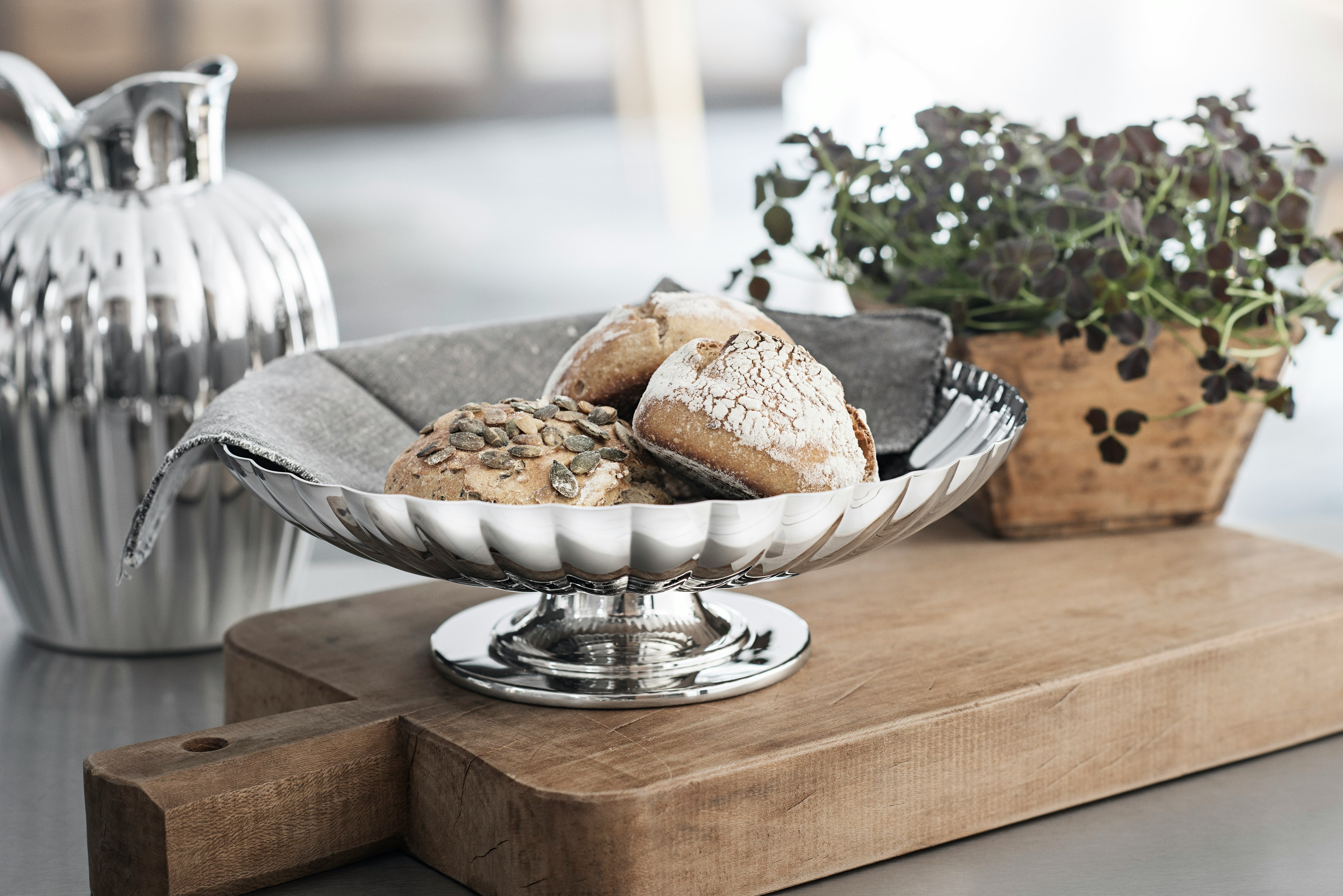 Bernadotte Dish on Stand