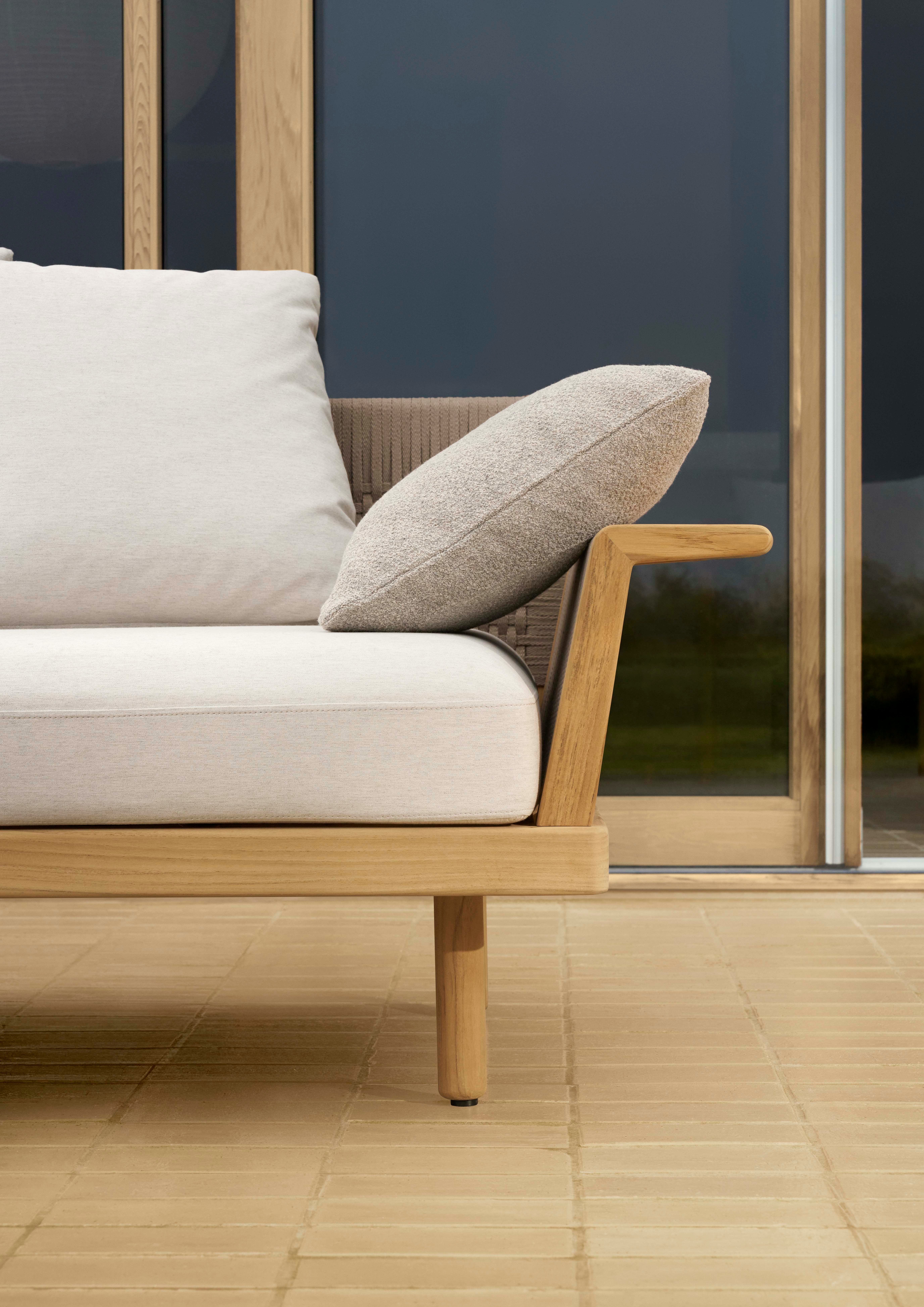 E510 Embrace Outdoor One Arm Module w/Armrest