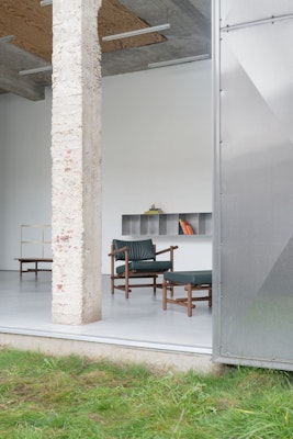 Muecke Lounge Chair
