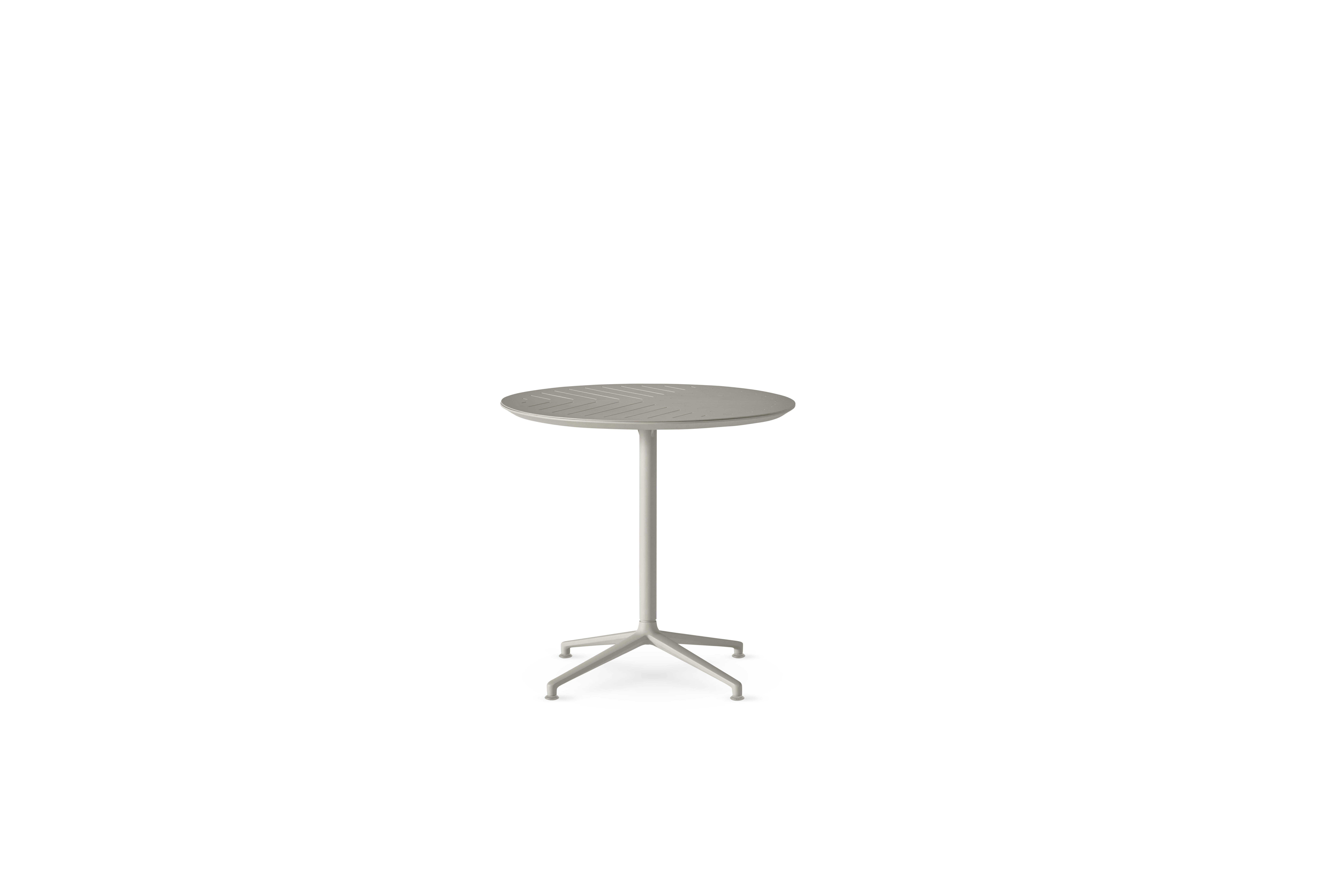 Vipp717 Open-Air Caf&eacute; Table