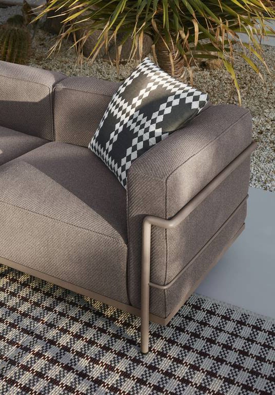 LC Outdoor Lounge Chair