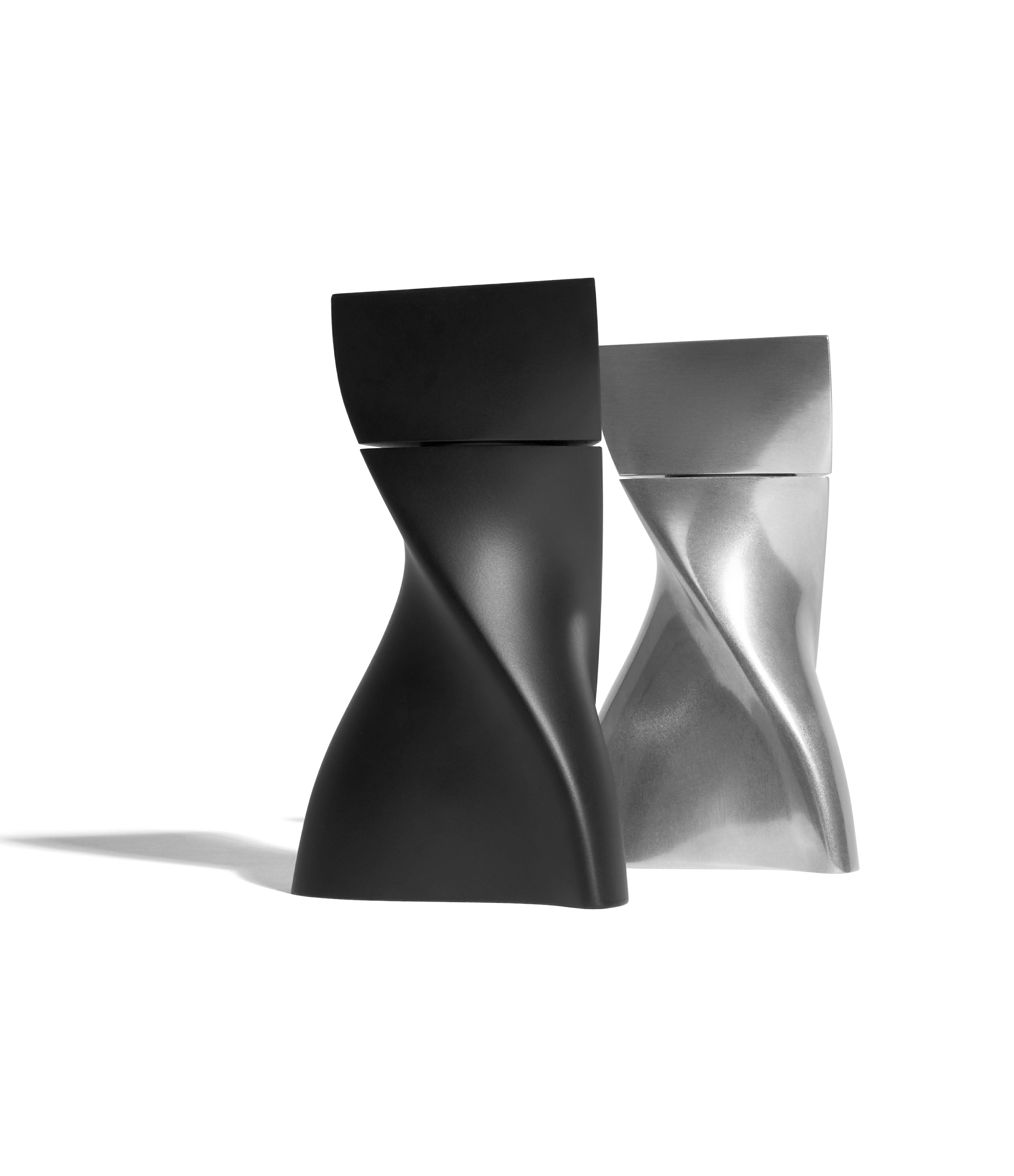 A Duo Salt and Pepper Grinders in Silver / Black viewed from an angle.