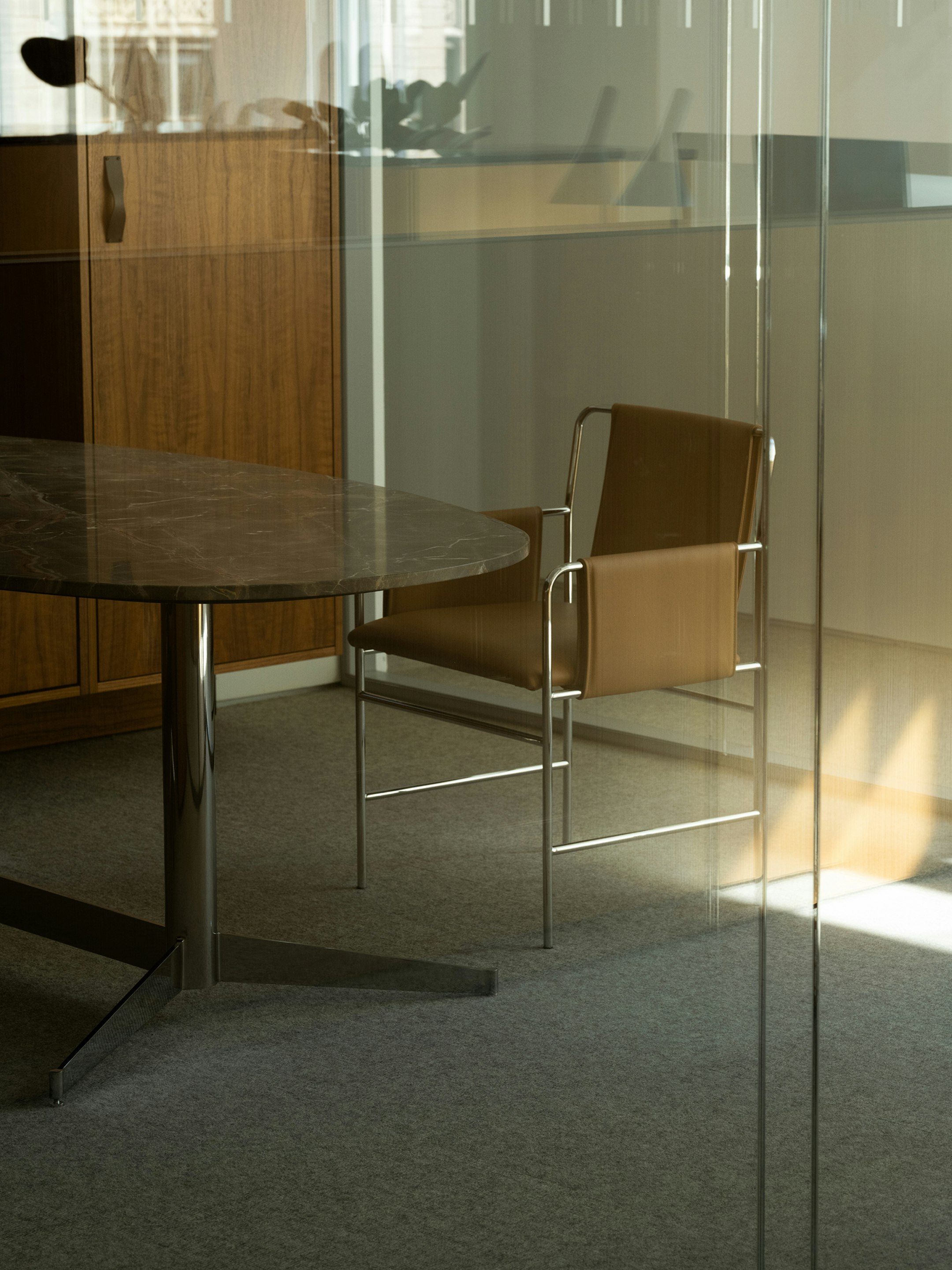 MP Table with Envelope Chair