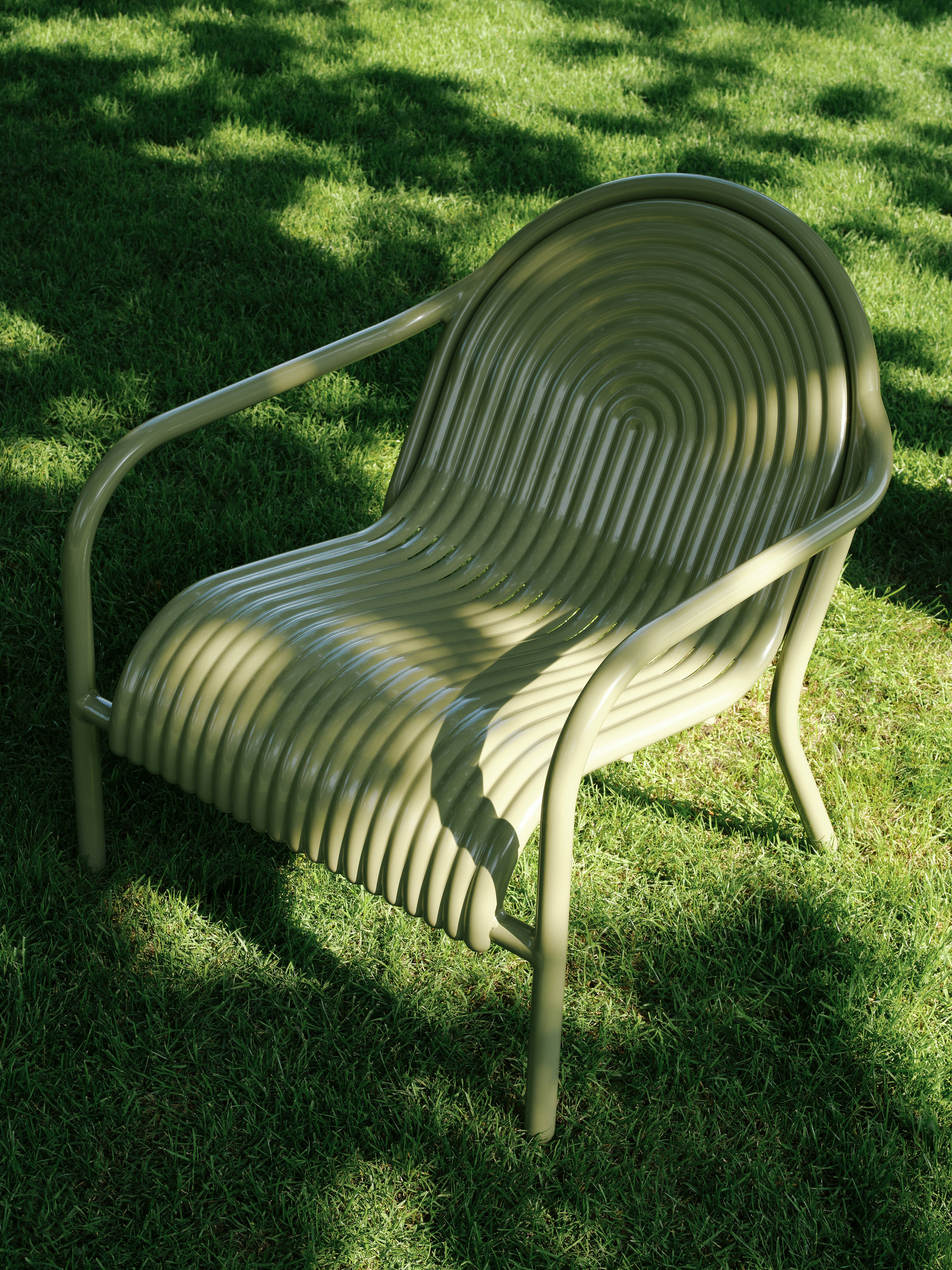 Groove Outdoor Lounge Chair